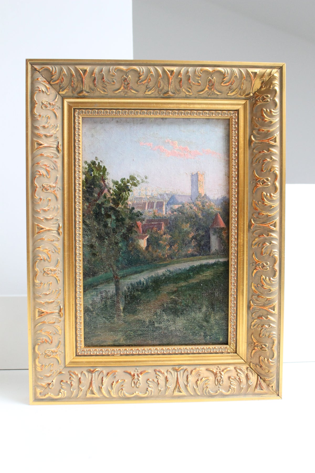 Huile sur panneau « Vue de ville au crépuscule » Meerschaut début XXe siècle cadre doré