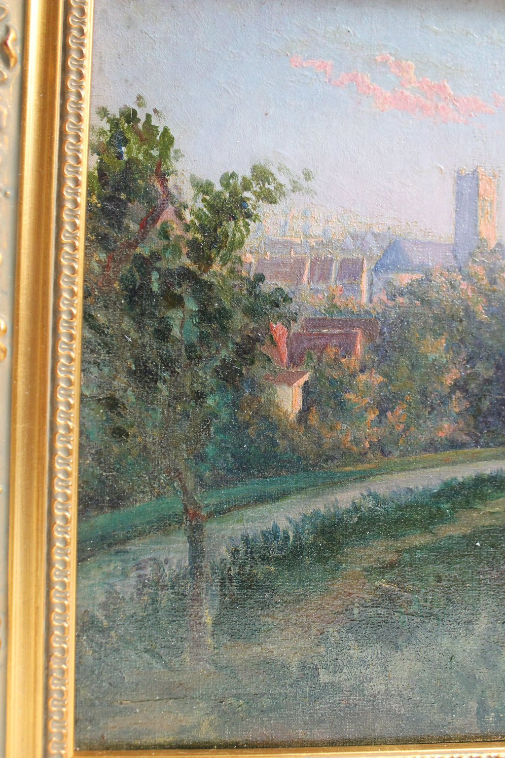 Huile sur panneau « Vue de ville au crépuscule » Meerschaut début XXe siècle cadre doré