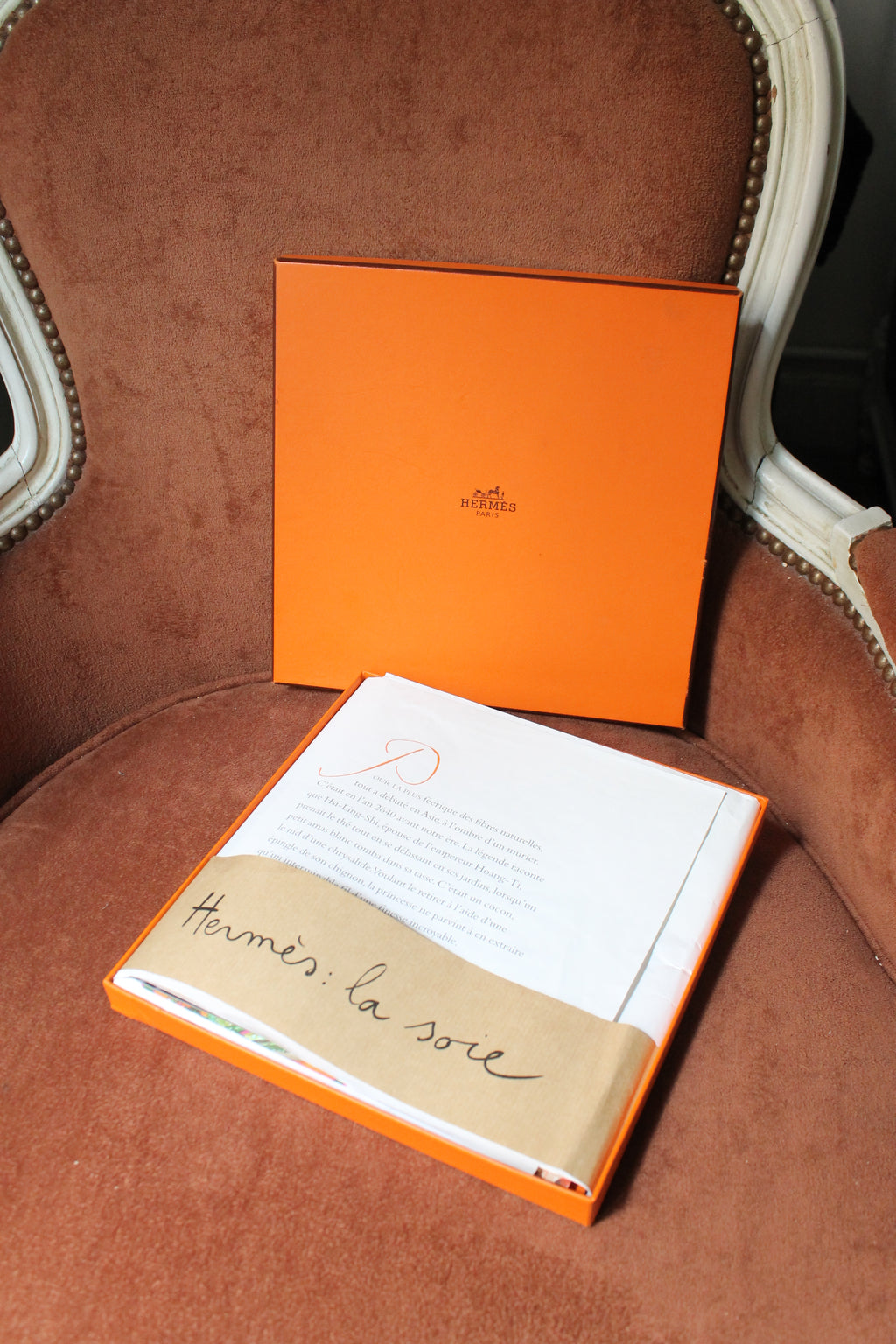 Hermès coffret collector "La Soie" set documentaire comprenant 7 fascicules