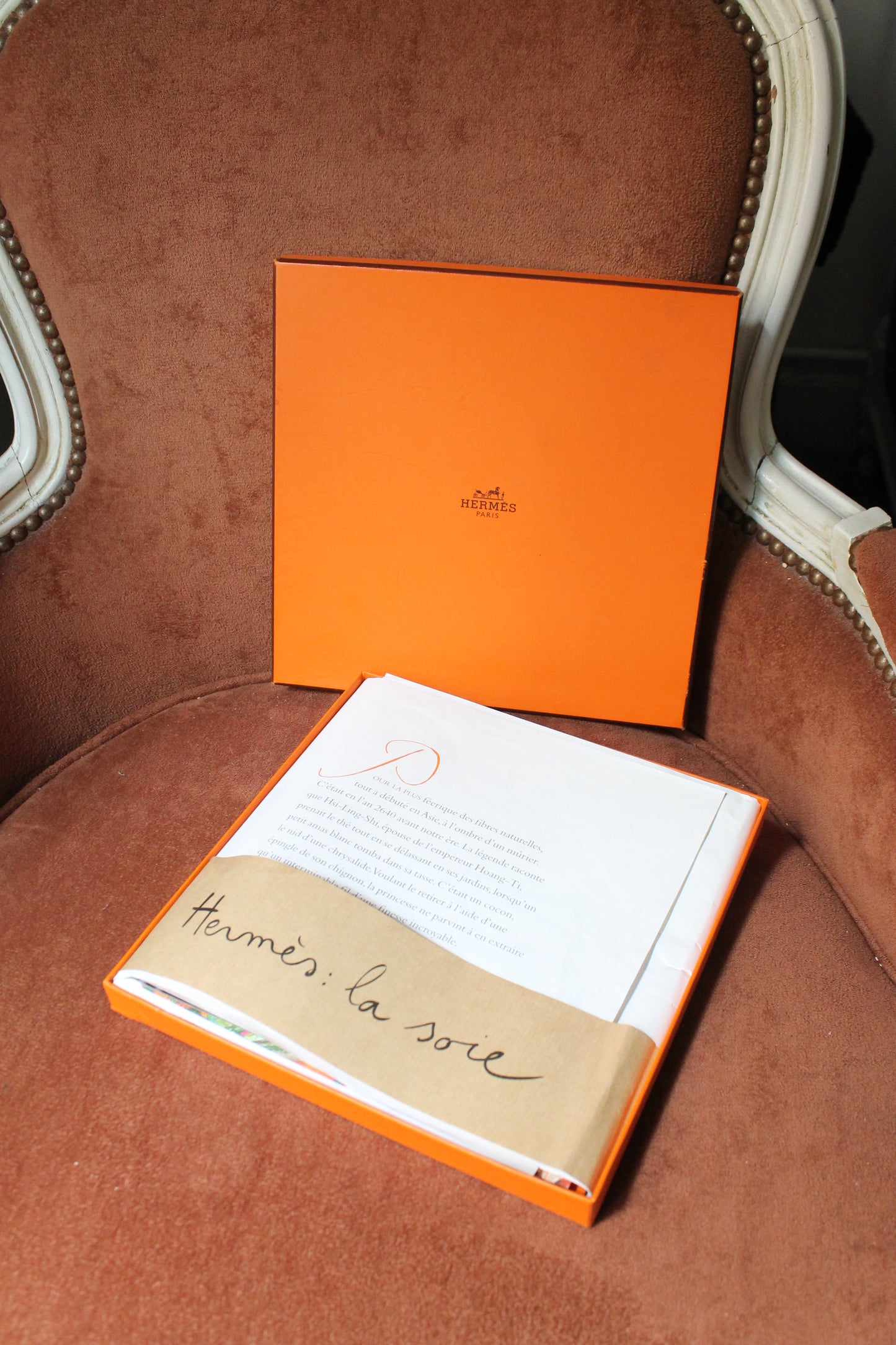 Hermès coffret collector "La Soie" set documentaire comprenant 7 fascicules