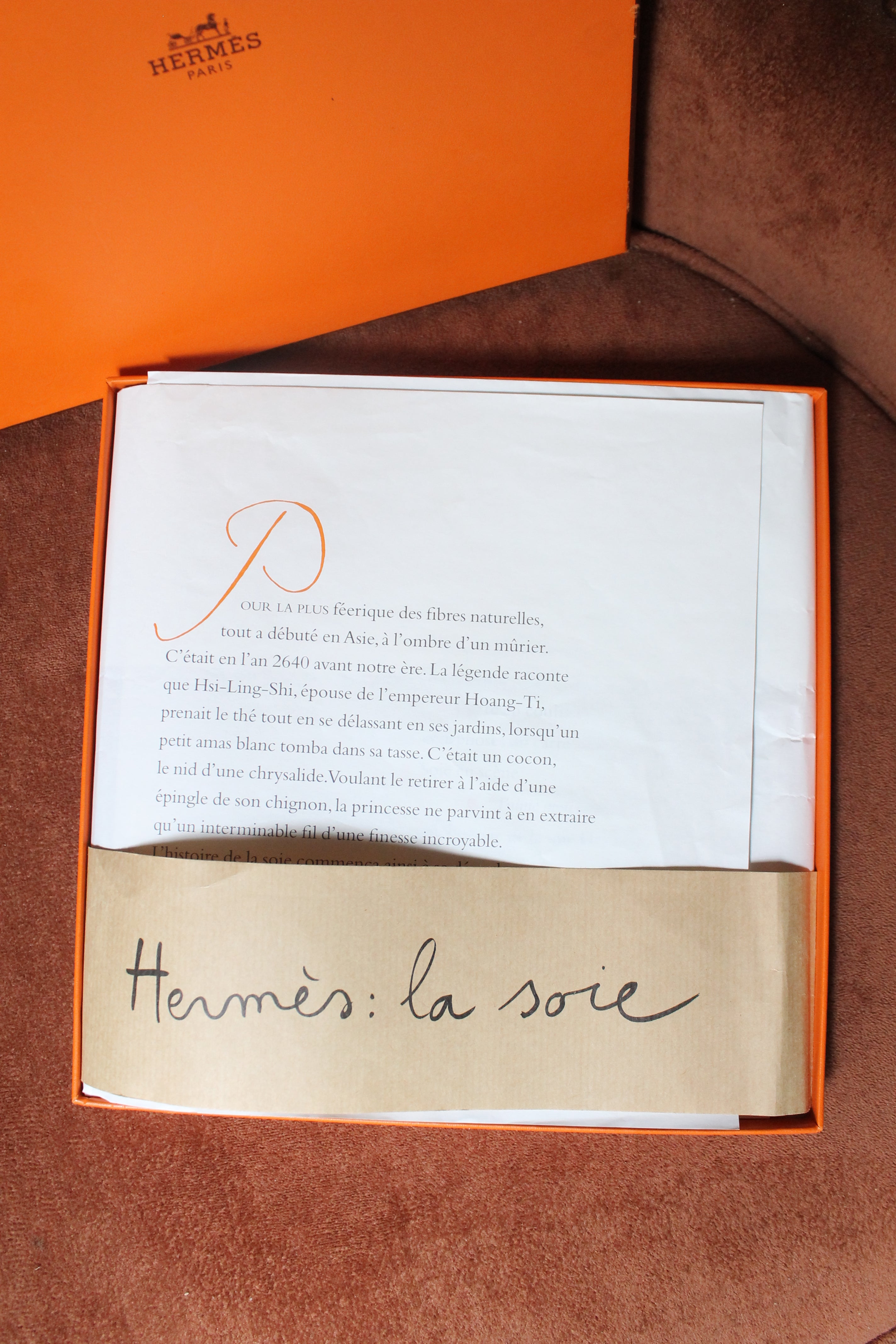 Hermès coffret collector "La Soie" set documentaire comprenant 7 fascicules