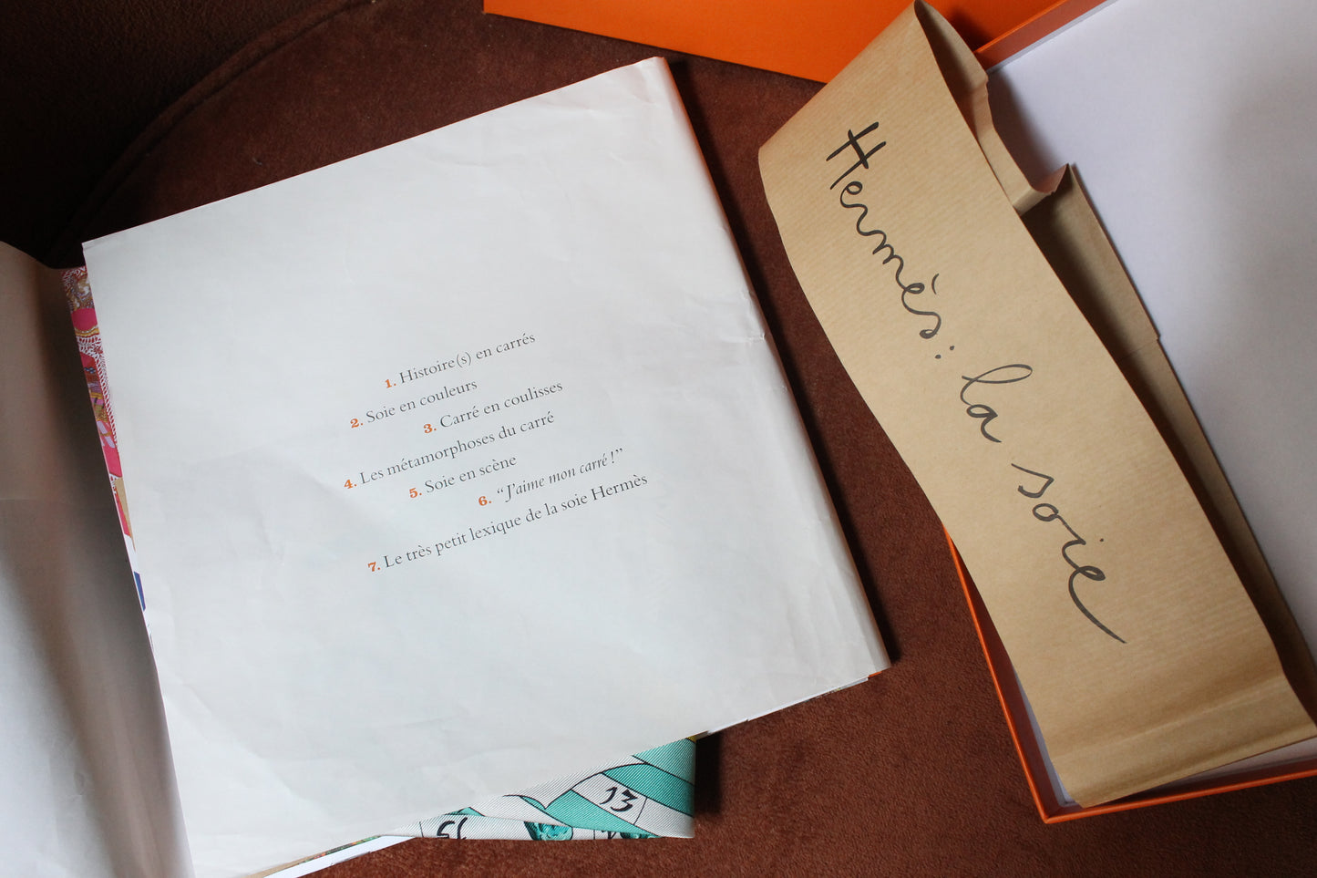 Hermès coffret collector "La Soie" set documentaire comprenant 7 fascicules