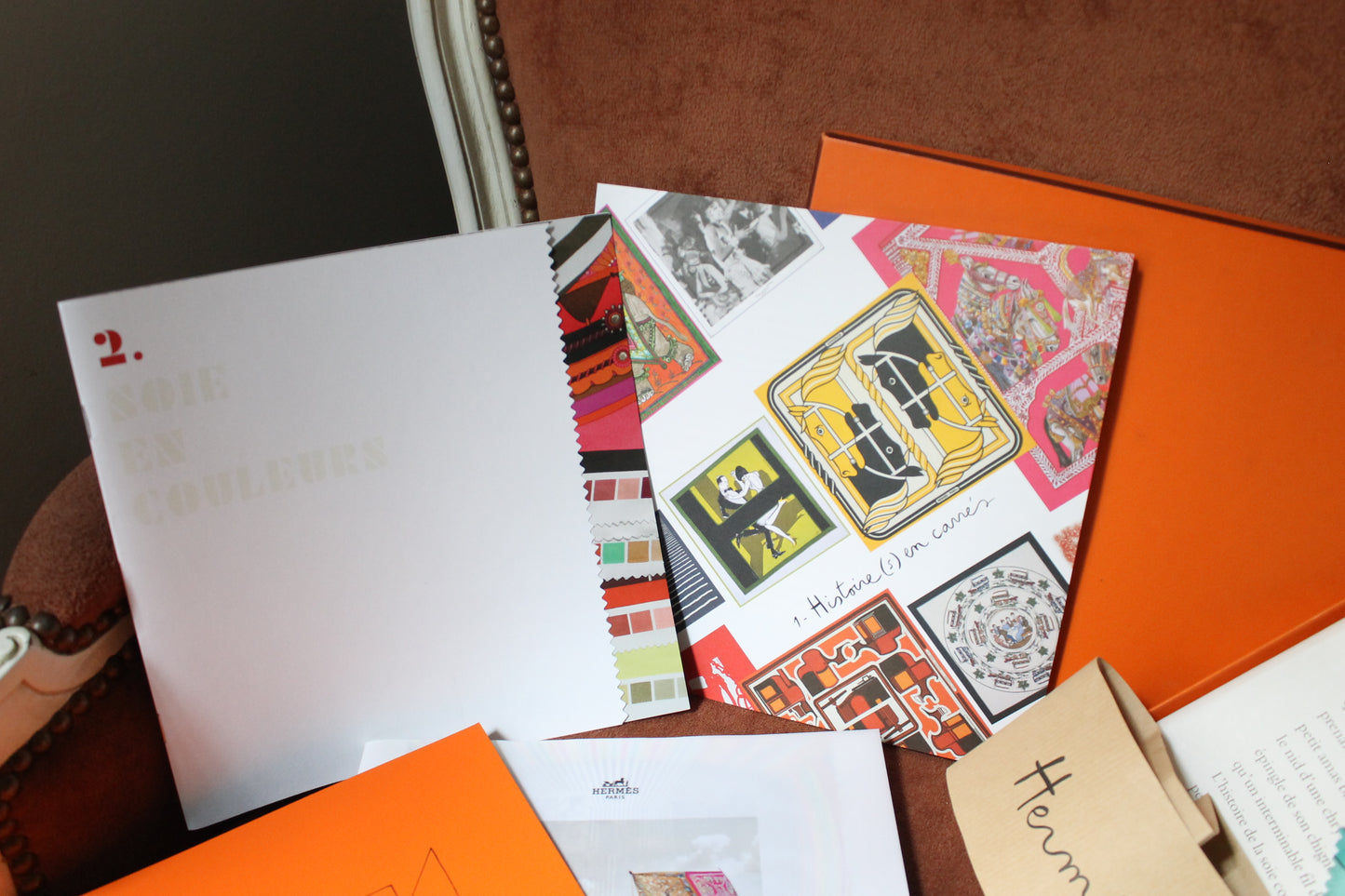 Hermès coffret collector "La Soie" set documentaire comprenant 7 fascicules