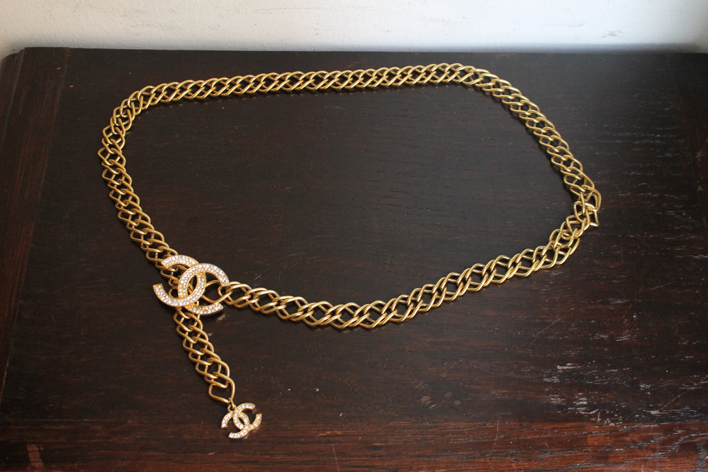Chanel ceinture vintage en métal doré à logo CC à facettes
