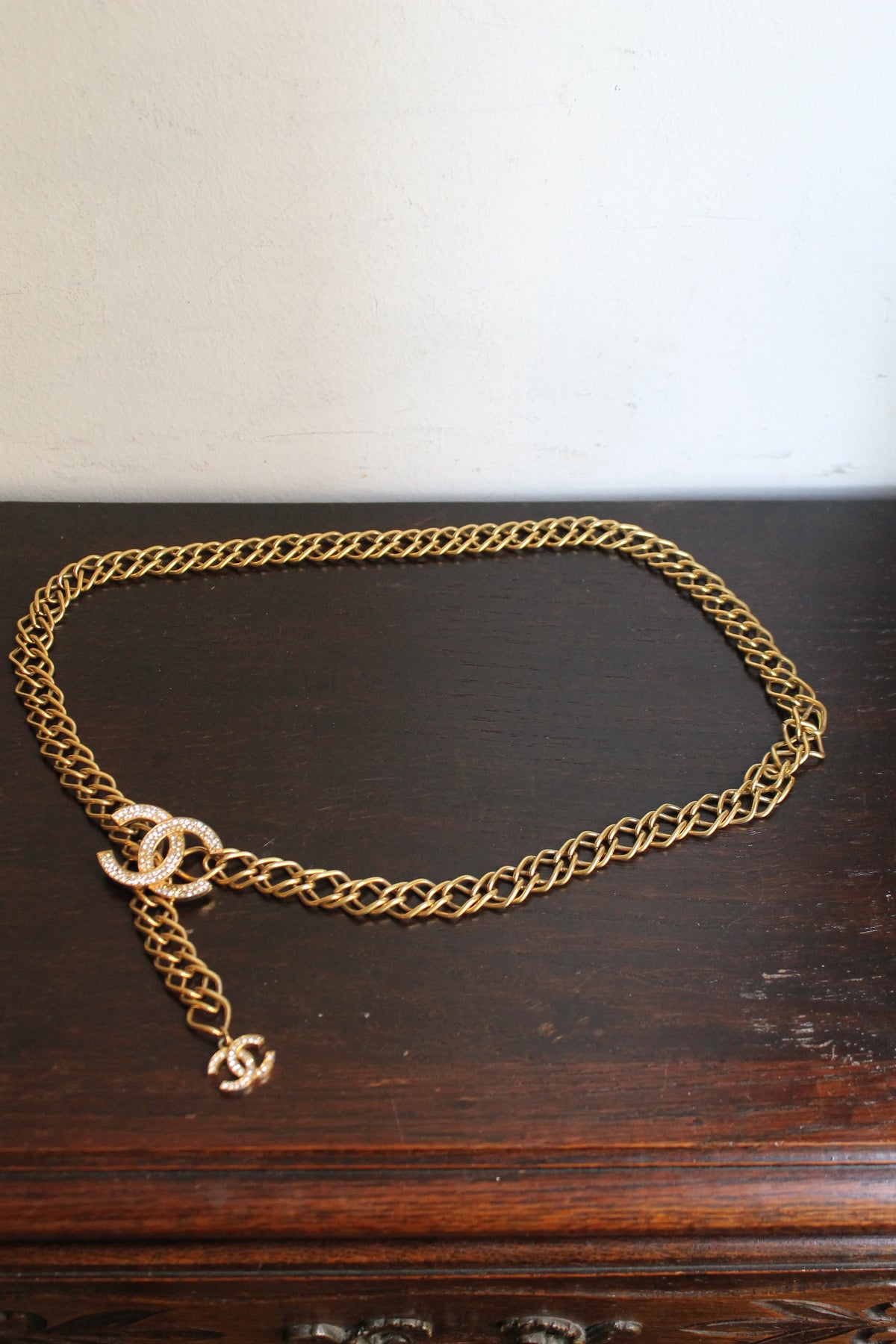 Chanel ceinture vintage en métal doré à logo CC à facettes