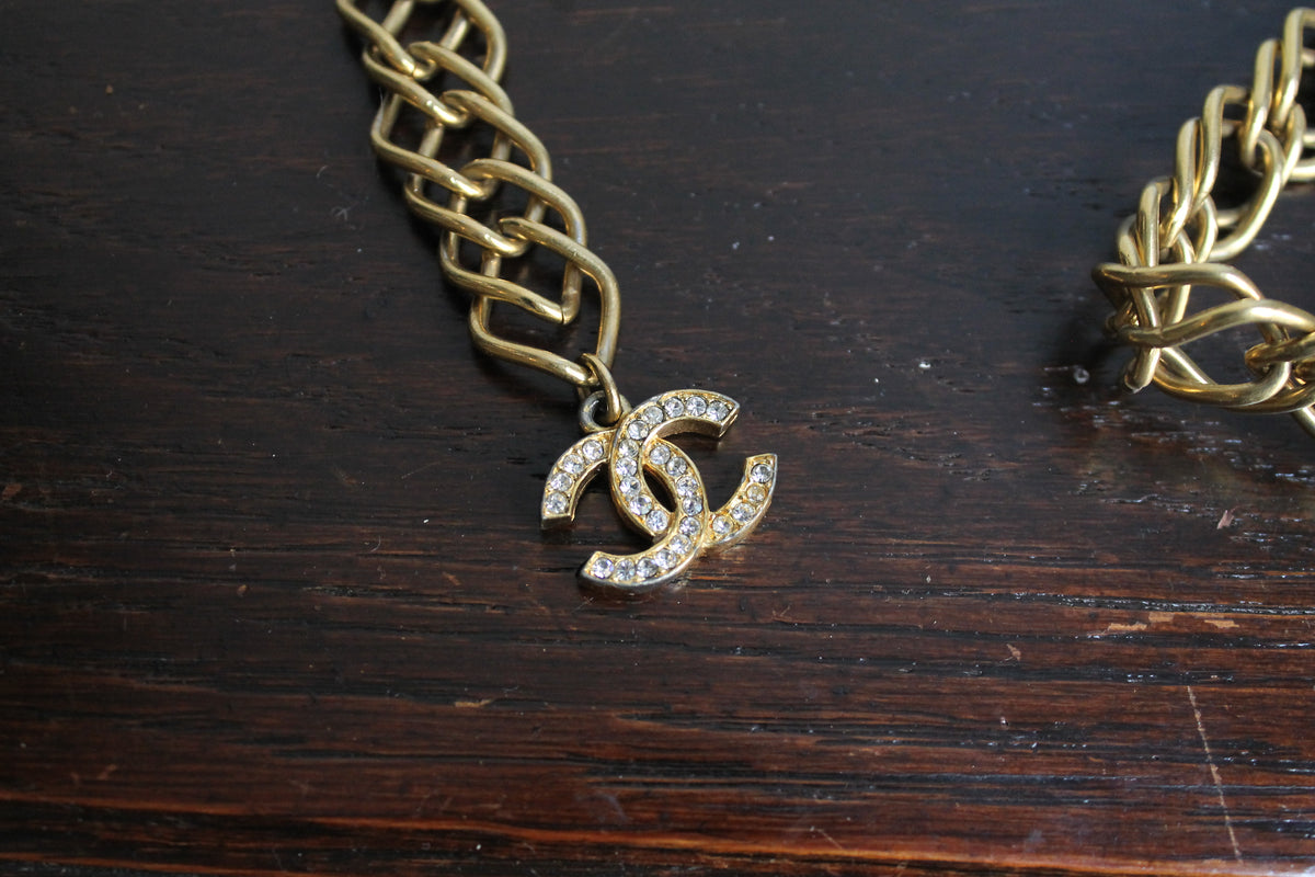 Chanel ceinture vintage en métal doré à logo CC à facettes