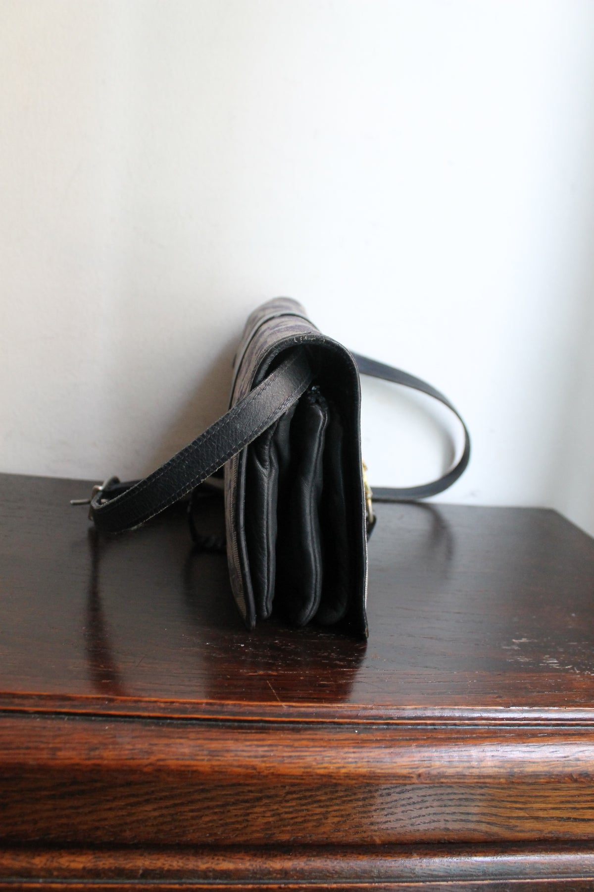 Céline sac à main modèle "Trio" vintage en cuir bleu marine