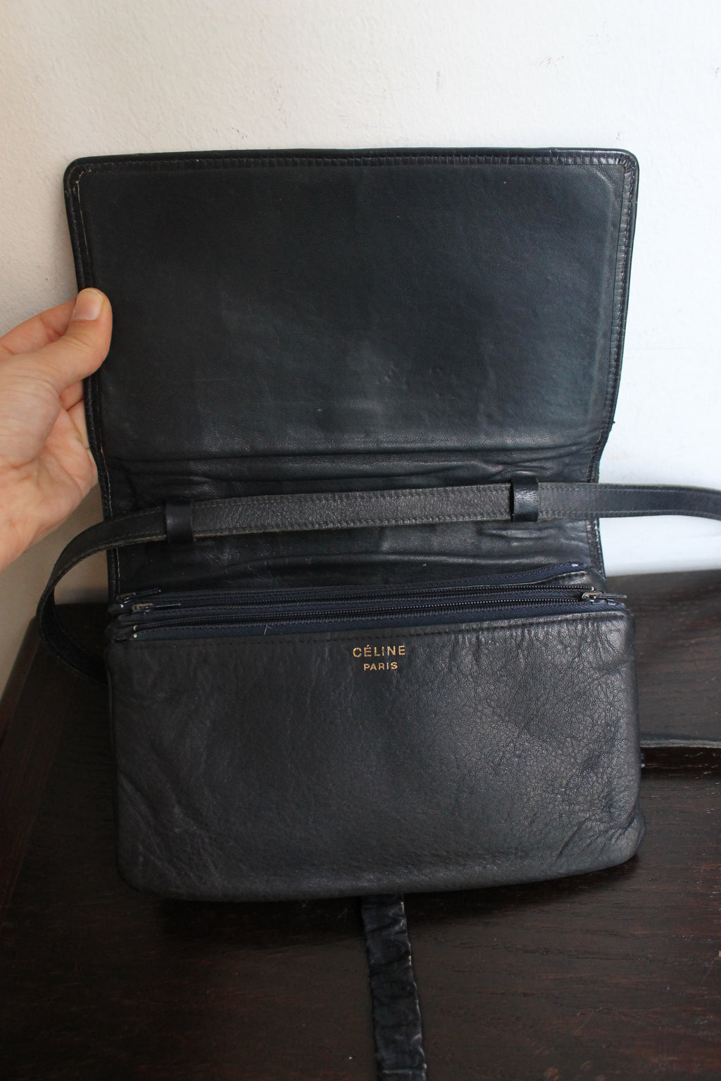 Céline sac à main modèle "Trio" vintage en cuir bleu marine