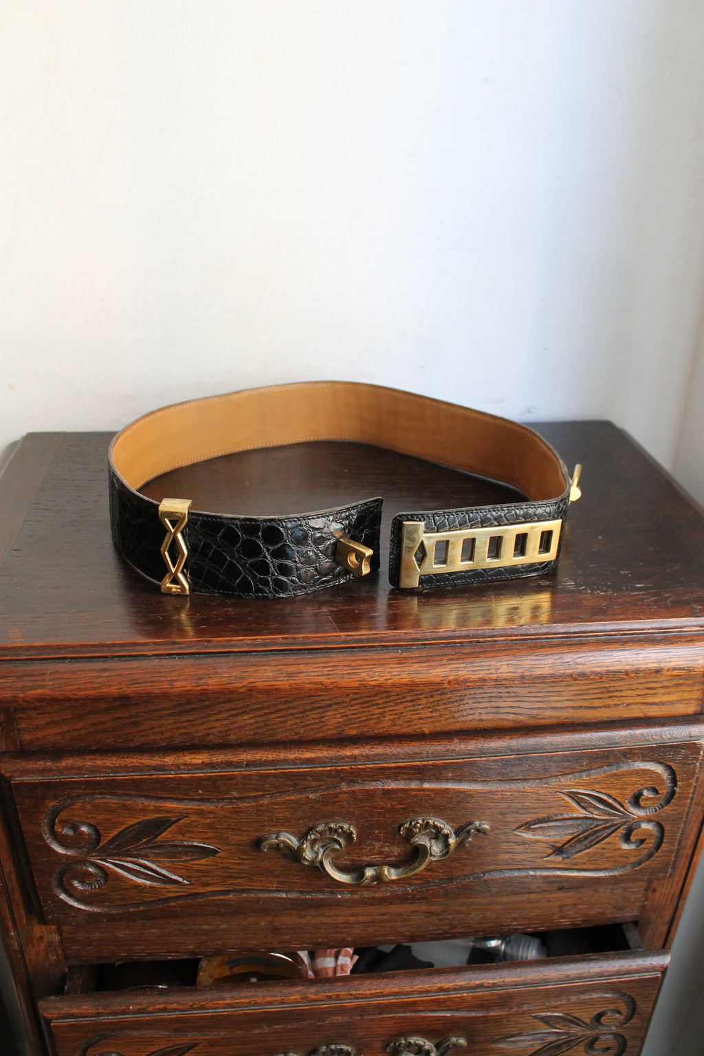 Hermès ceinture modèle "Collier de Chien" Médor en cuir de crocodile noir verni