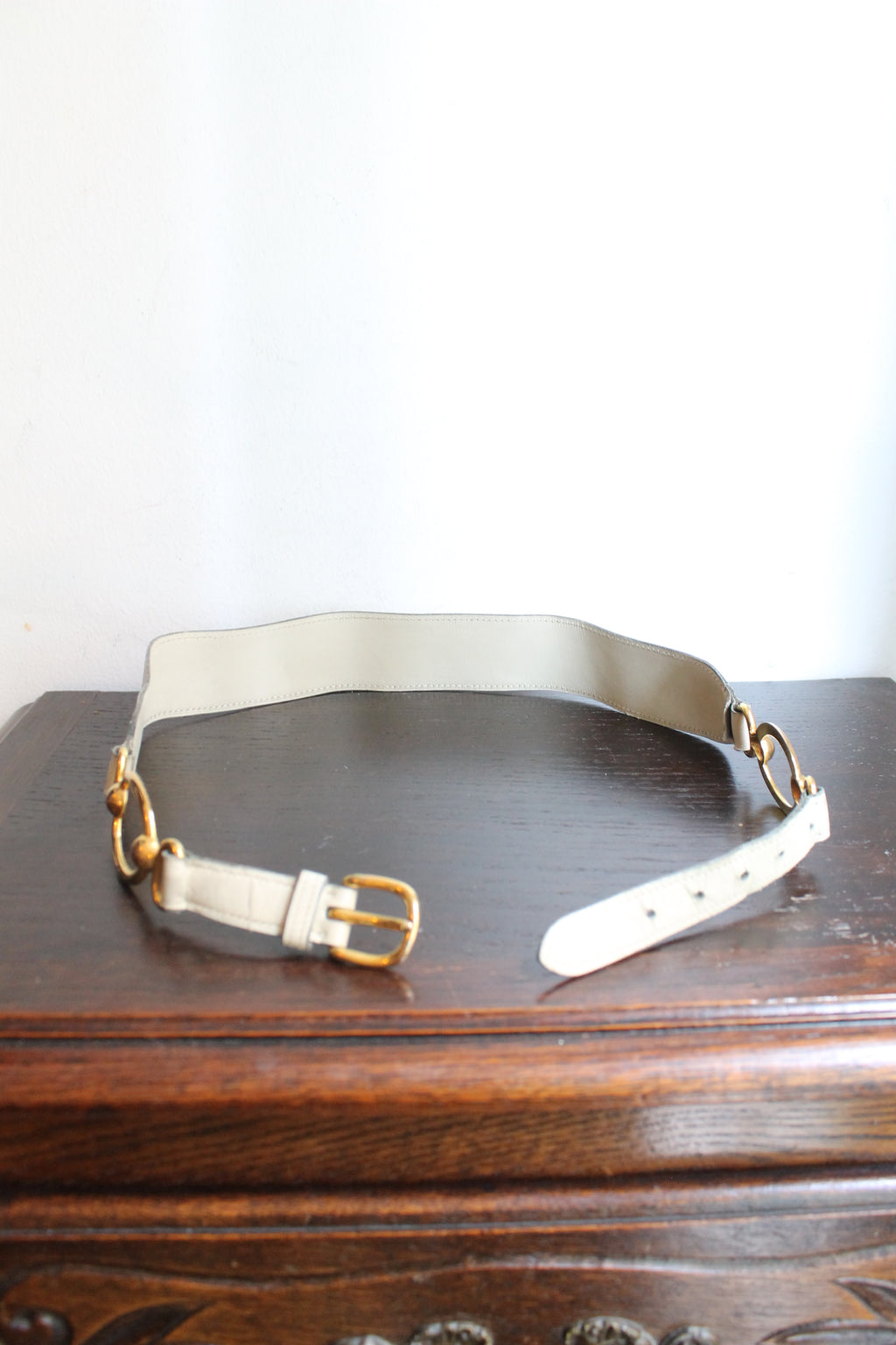 Hermès ceinture taille haute en cuir beige à décor d'anneaux dorés
