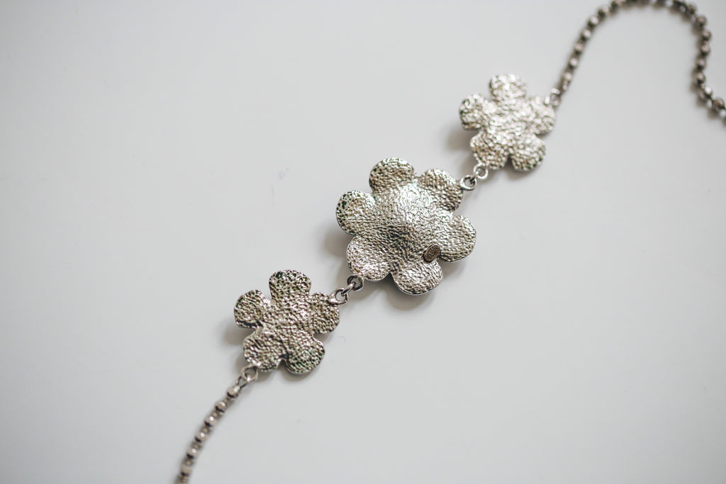 Chanel collier ras de cou modèle Camélia