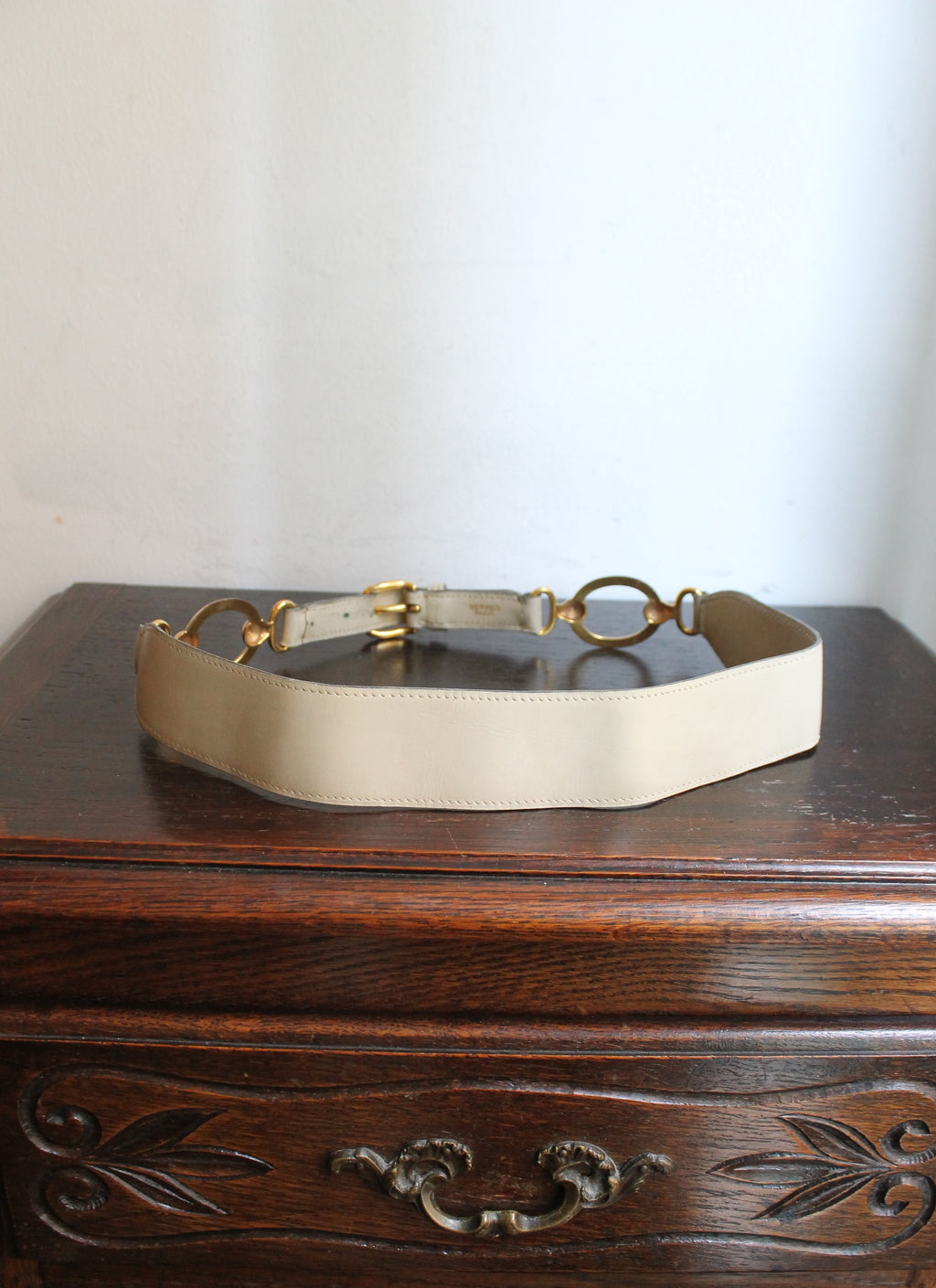 Hermès ceinture taille haute en cuir beige à décor d'anneaux dorés