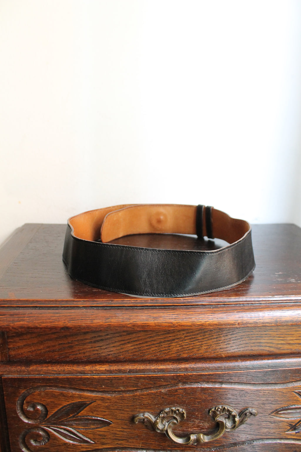 Hermès ceinture taille haute en cuir noir trois boutons en métal doré