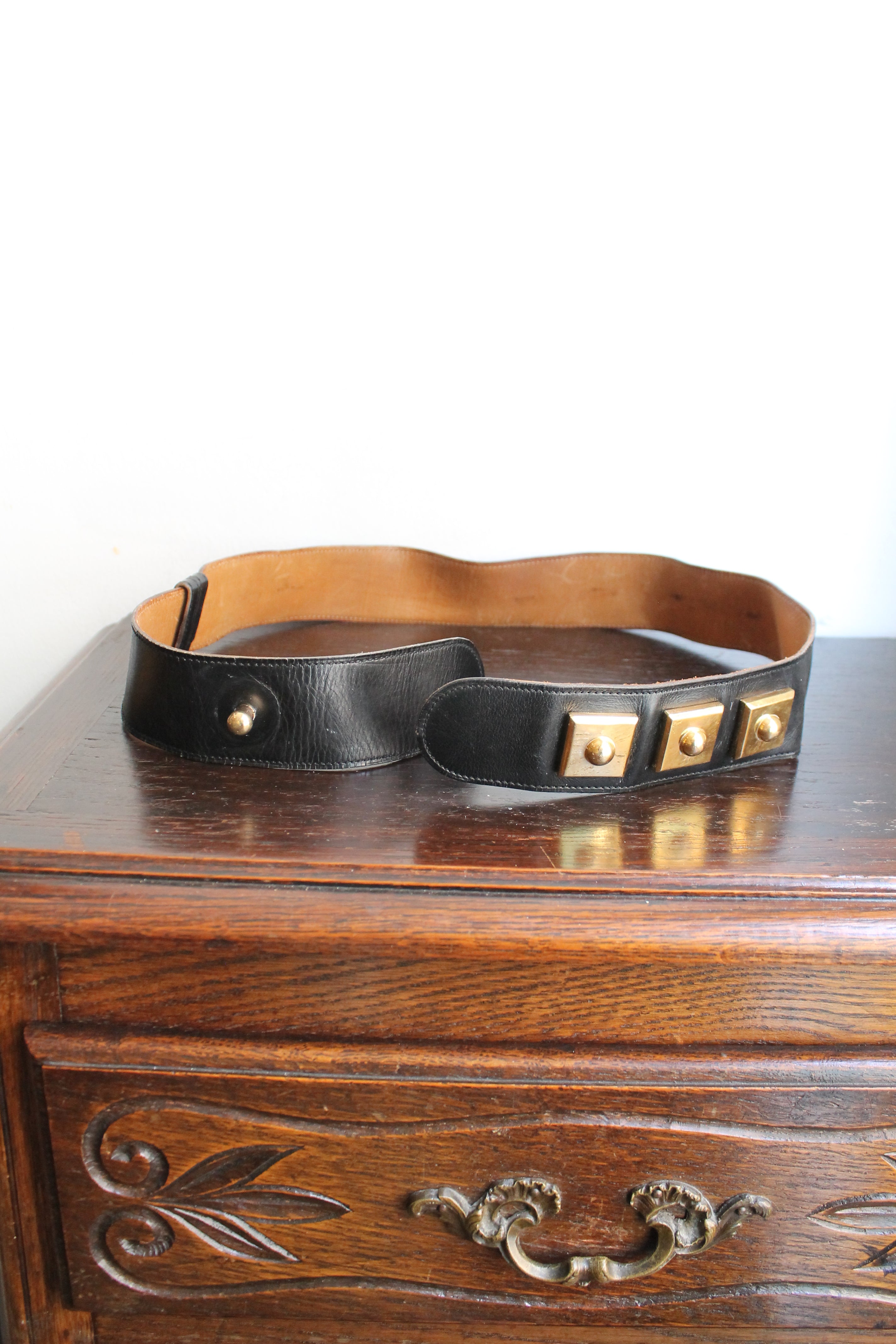 Hermès ceinture taille haute en cuir noir trois boutons en métal doré
