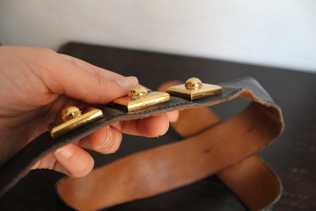 Hermès ceinture taille haute en cuir noir trois boutons en métal doré