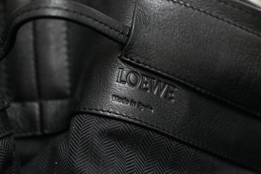 Loewe sac à main modèle balloon en cuir grainé noir