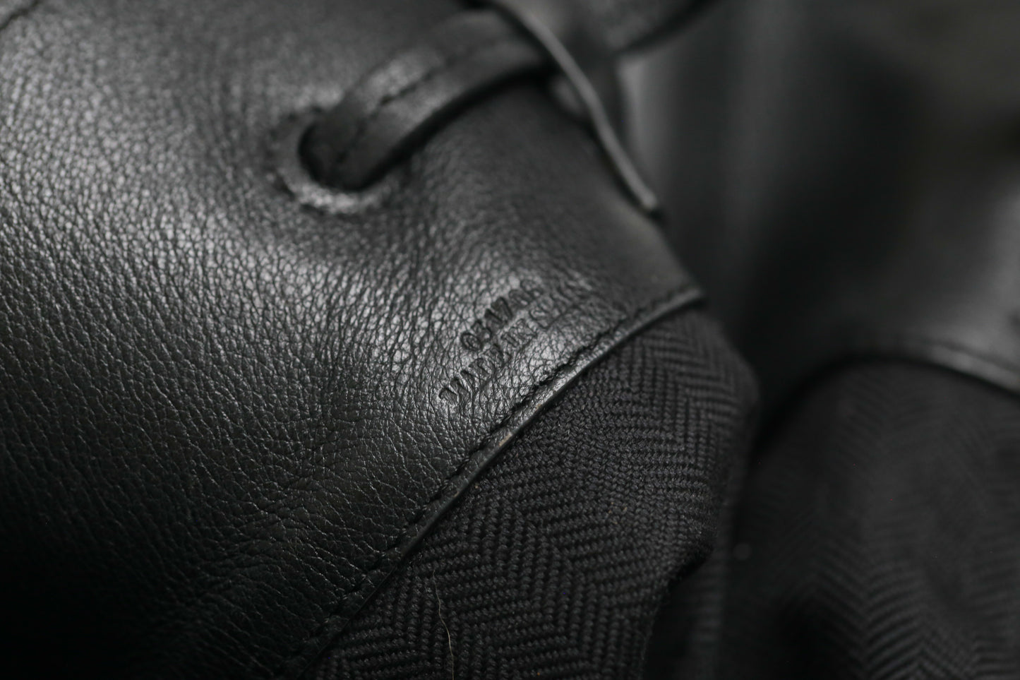 Loewe sac à main modèle balloon en cuir grainé noir