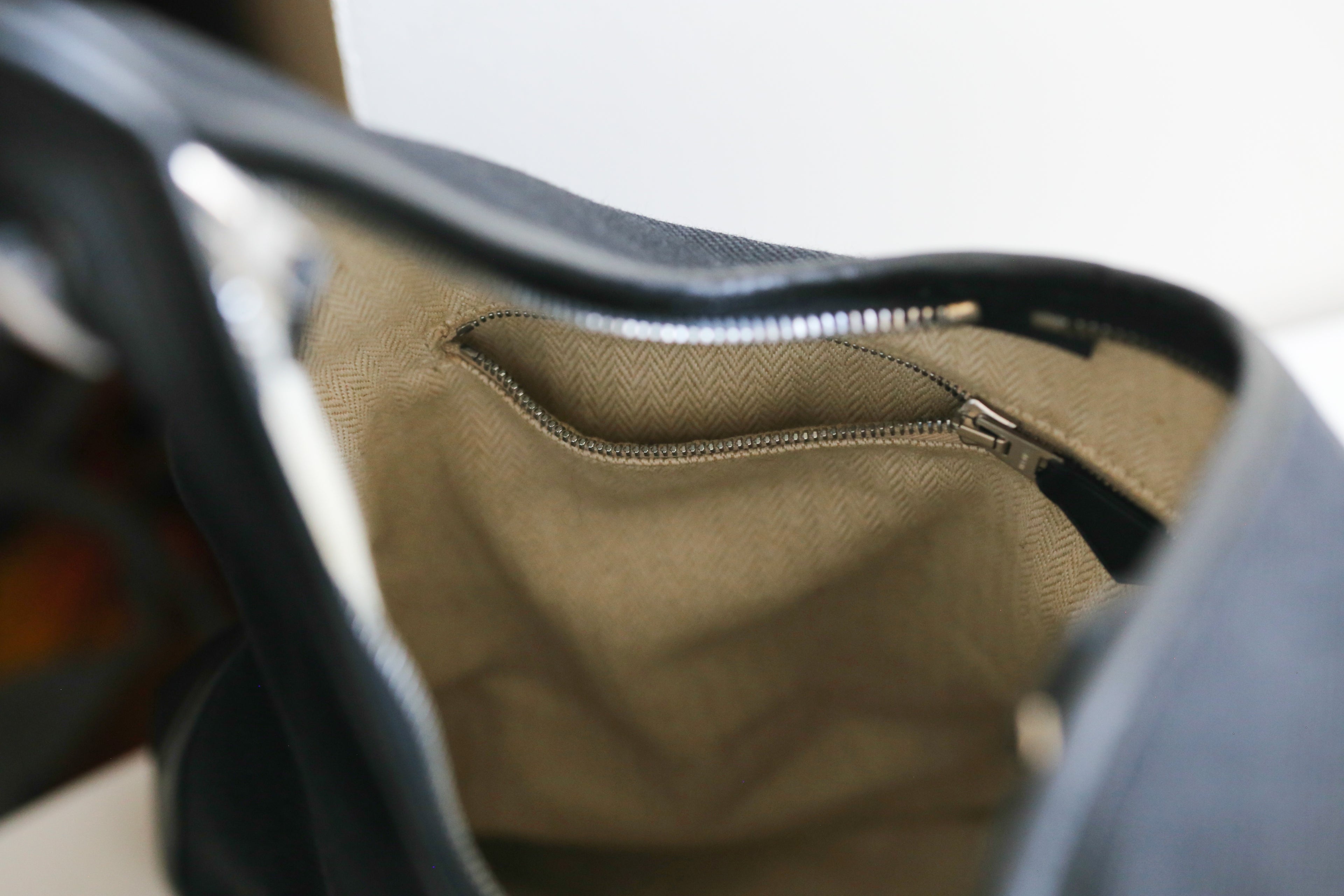 Hermès sac à main modèle Massaï en cuir et toile
