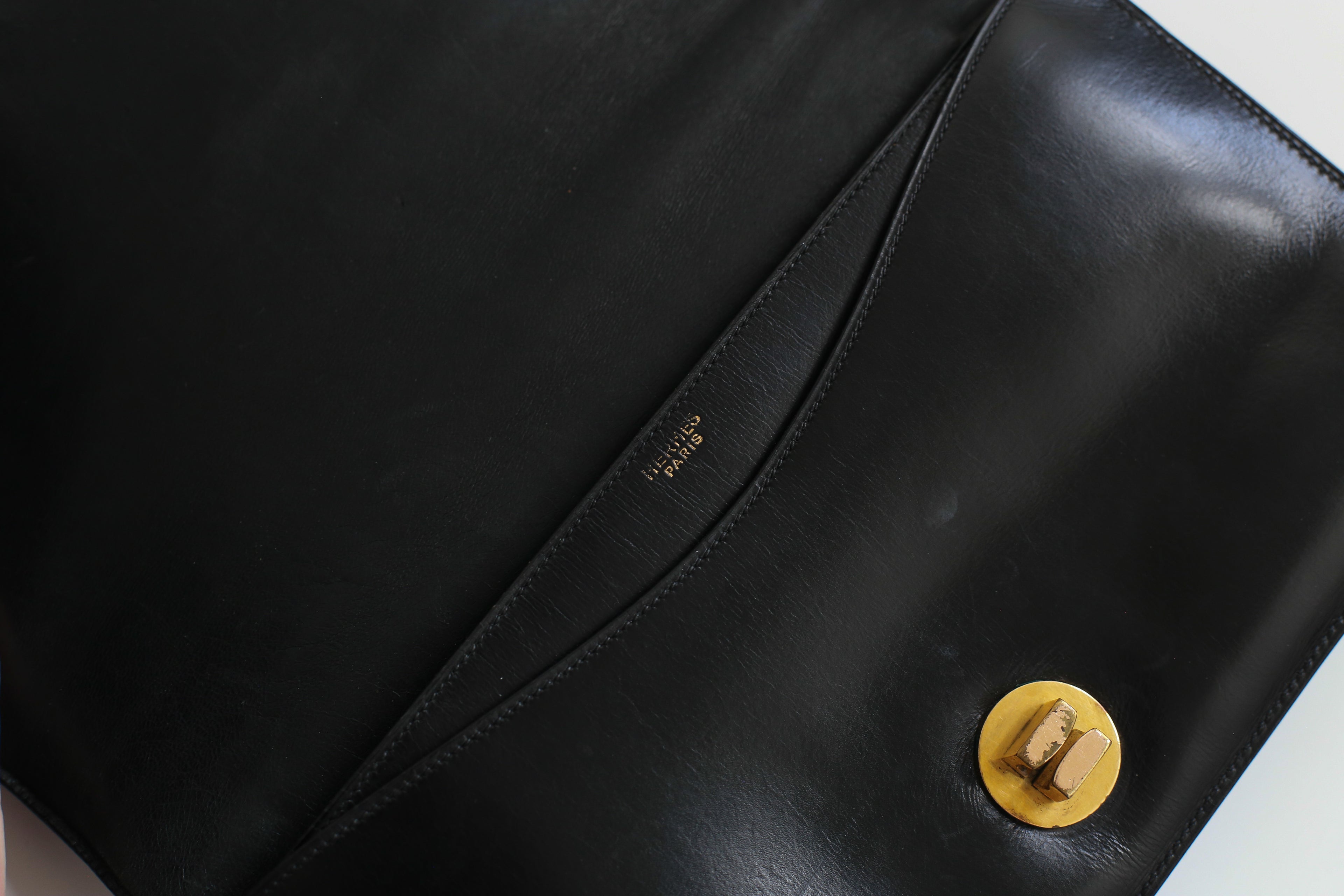 Hermès sac à main modèle ring en box noir
