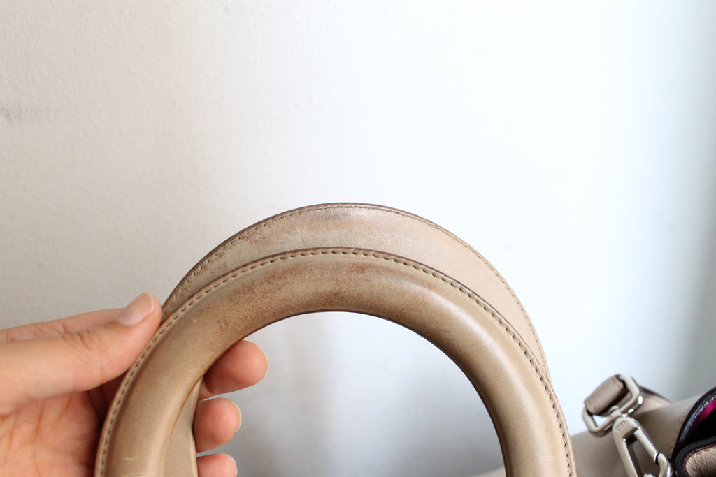 Dior sac à main modèle Diorissimo en cuir beige