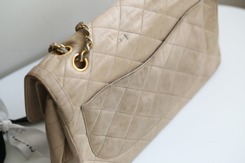 Chanel sac à main vintage modèle 2.55 en cuir beige