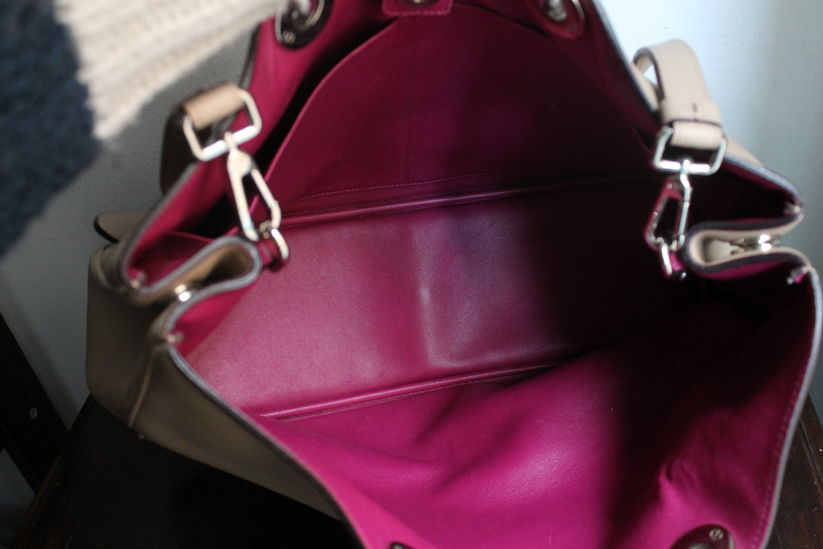 Dior sac à main modèle Diorissimo en cuir beige