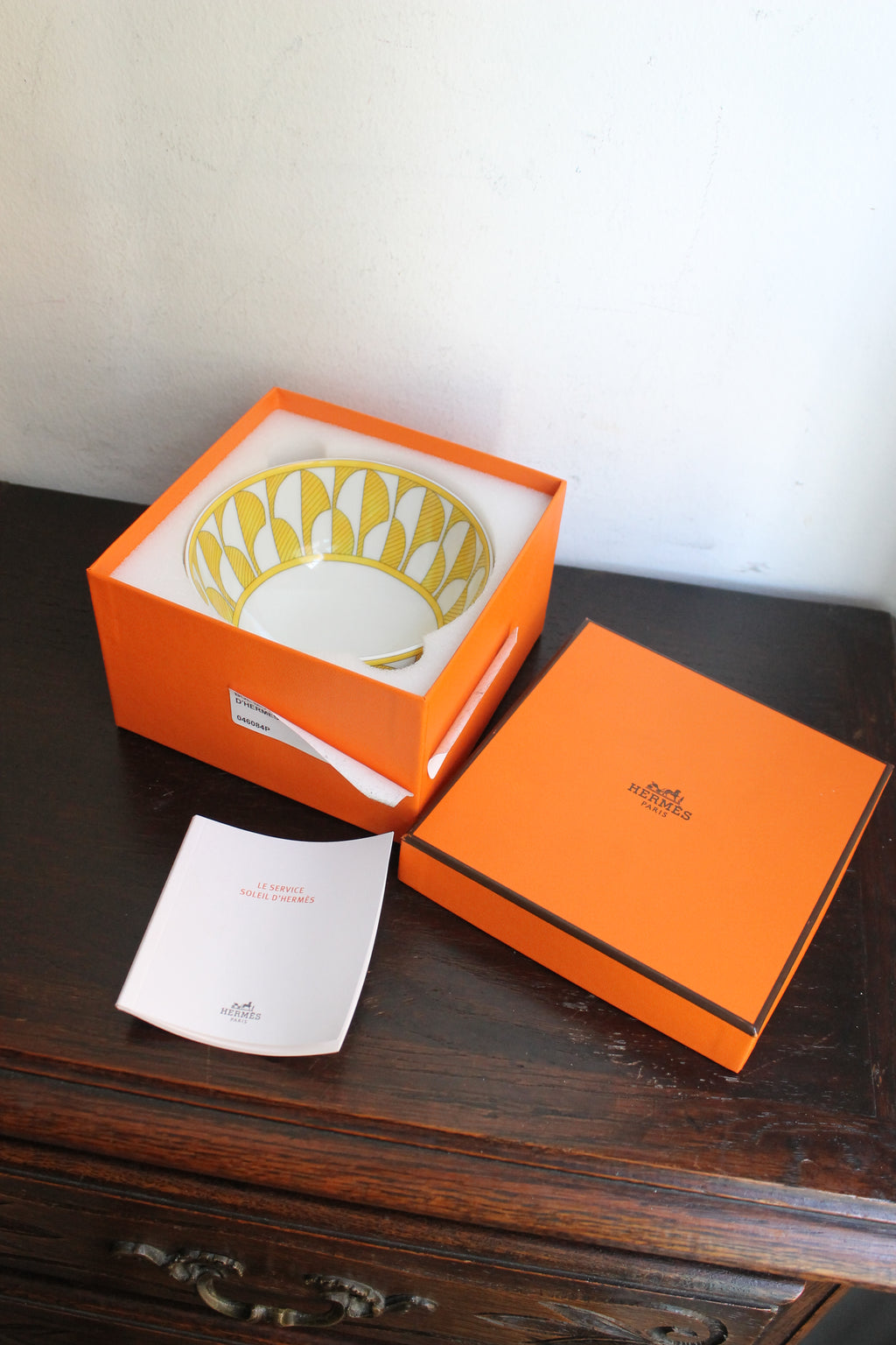 Hermès bol moyen en porcelaine modèle "Soleil d'Hermès" jaune et blanc neuf