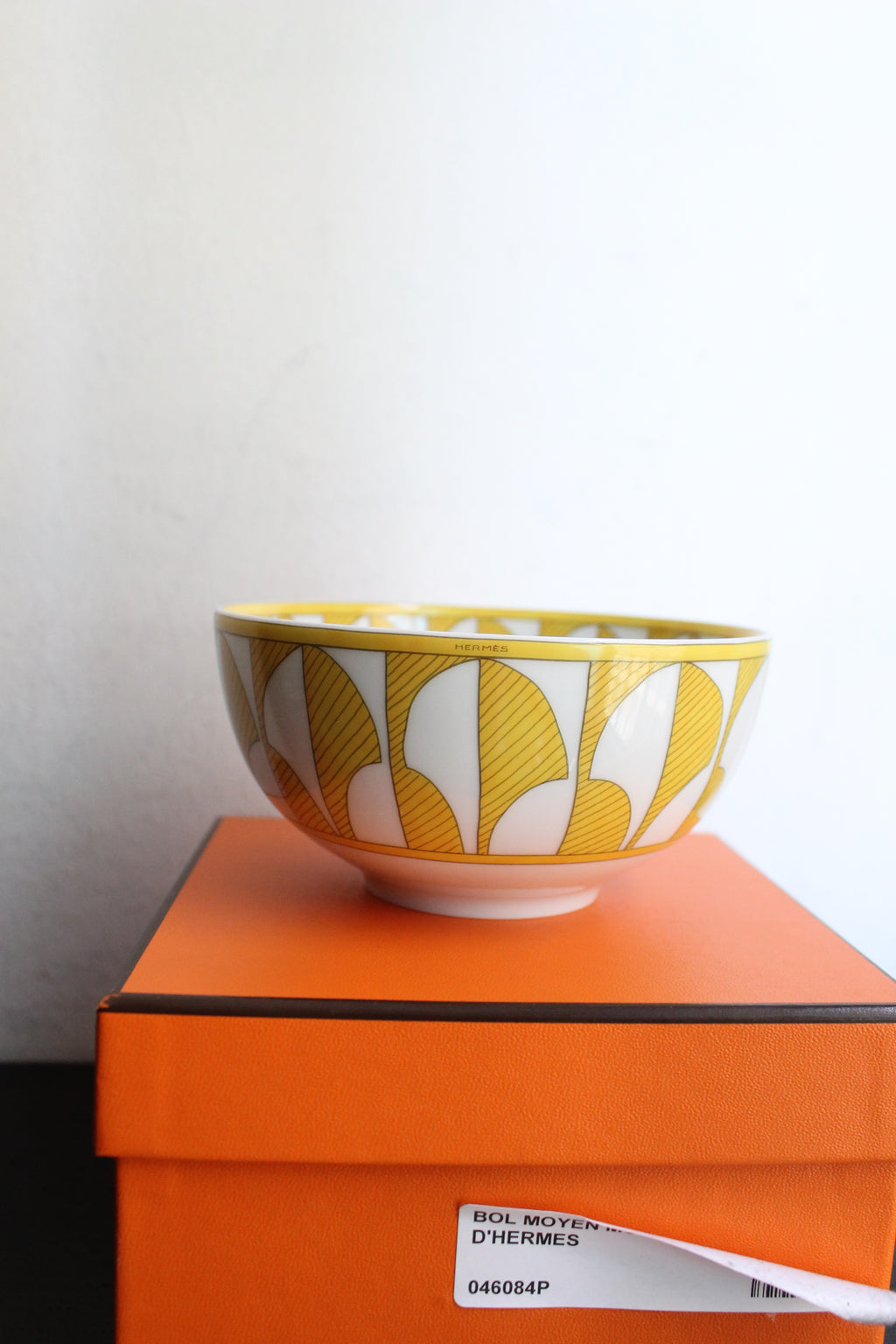 Hermès bol moyen en porcelaine modèle "Soleil d'Hermès" jaune et blanc neuf