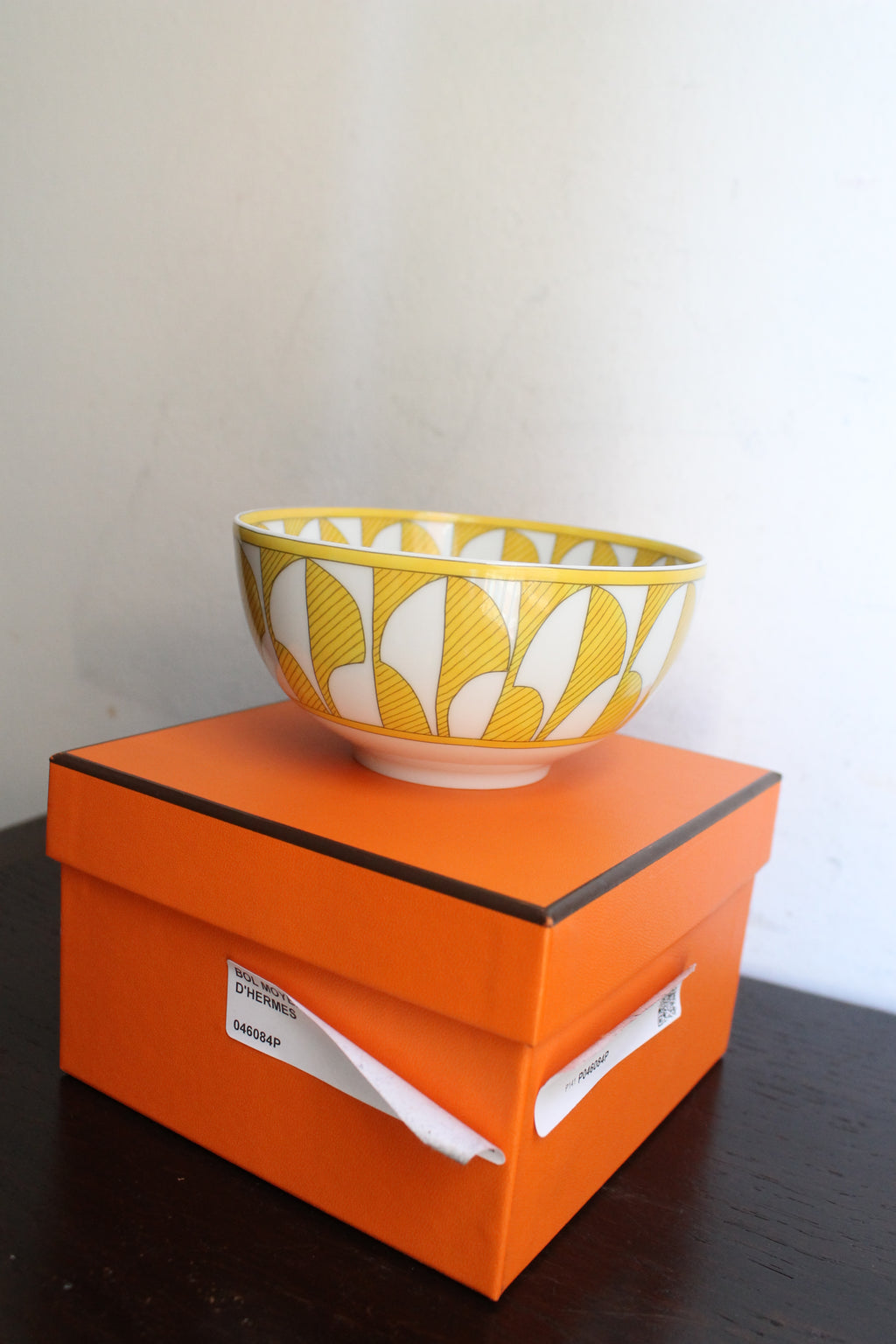 Hermès bol moyen en porcelaine modèle "Soleil d'Hermès" jaune et blanc neuf