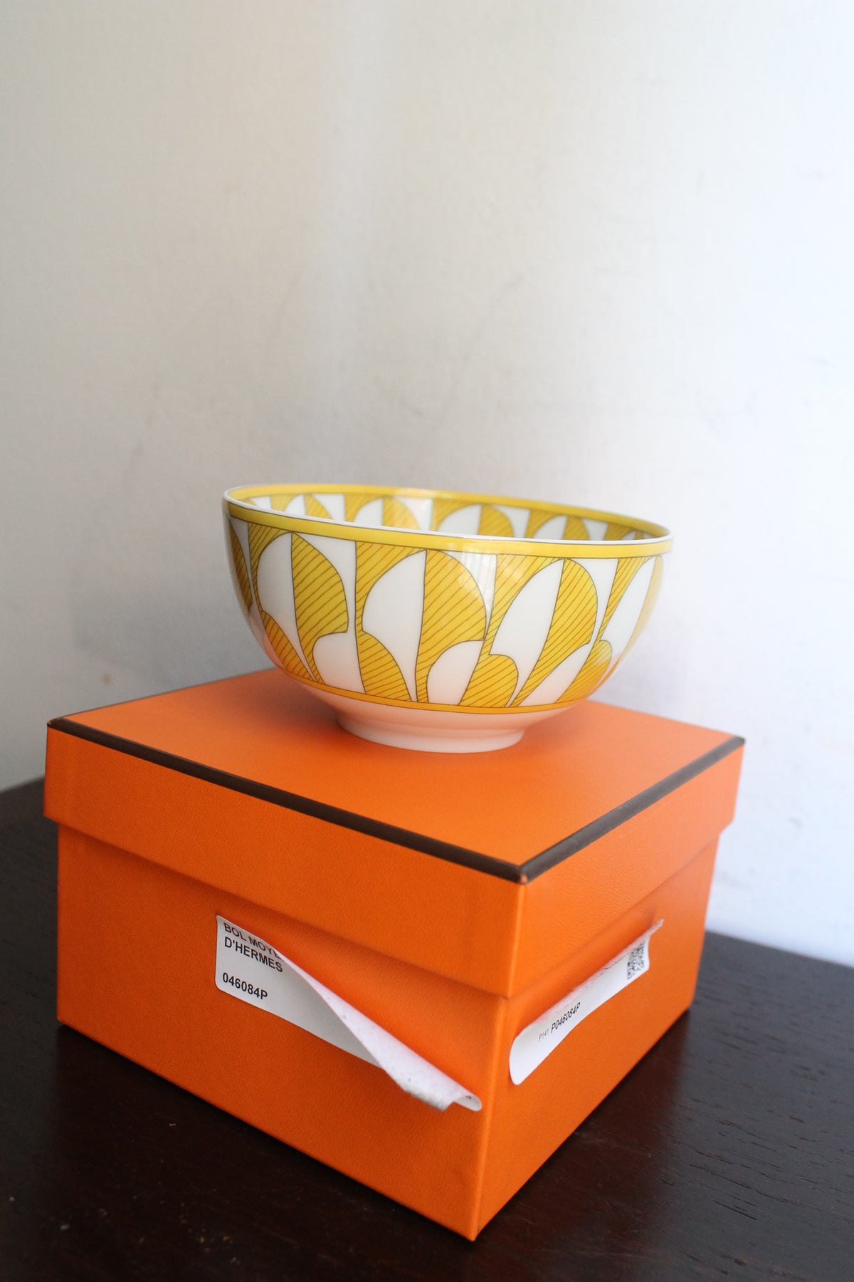 Hermès bol moyen en porcelaine modèle "Soleil d'Hermès" jaune et blanc neuf