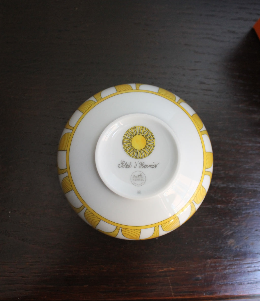 Hermès bol moyen en porcelaine modèle "Soleil d'Hermès" jaune et blanc neuf