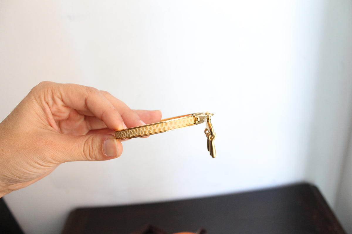Hermès bracelet modèle Charm Mall en métal doré pourtour en lézard camel