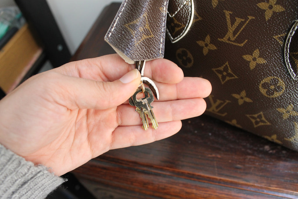 Louis Vuitton sac modèle Lock It BB en toile monogram neuf jamais porté