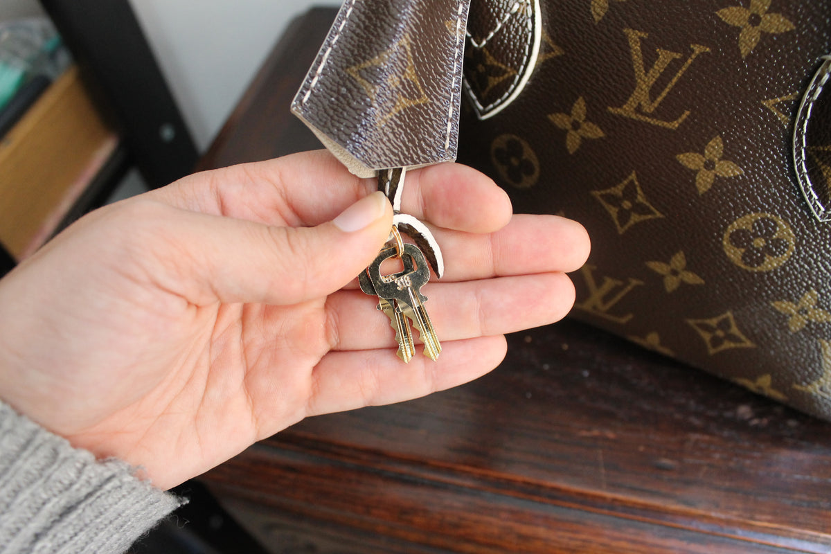 Louis Vuitton sac modèle Lock It BB en toile monogram neuf jamais porté
