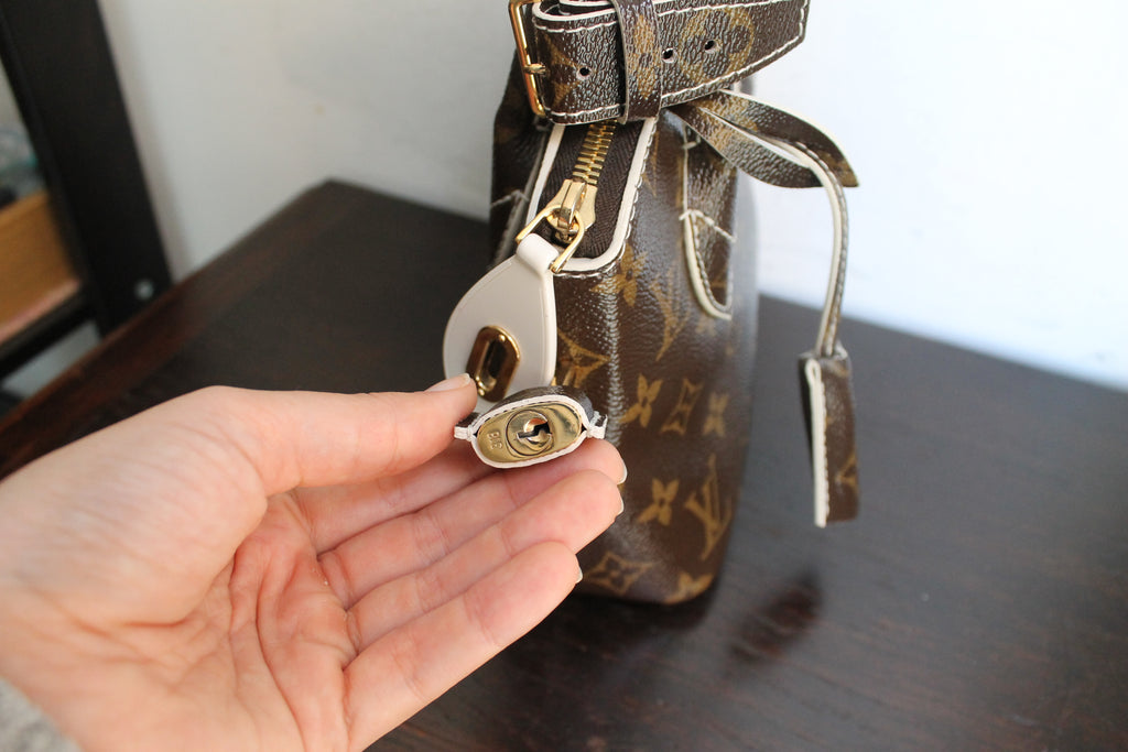Louis Vuitton sac modèle Lock It BB en toile monogram neuf jamais porté