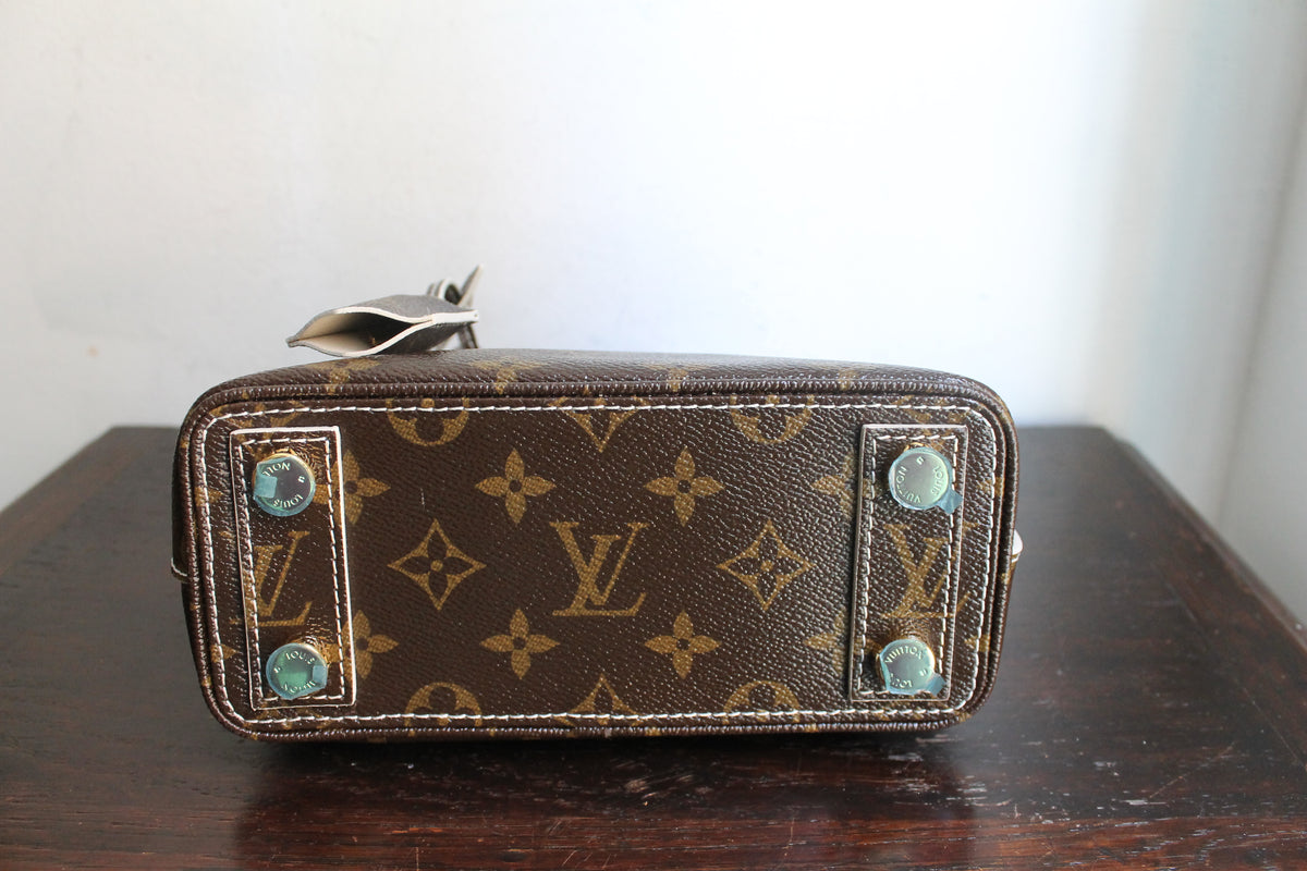 Louis Vuitton sac modèle Lock It BB en toile monogram neuf jamais porté