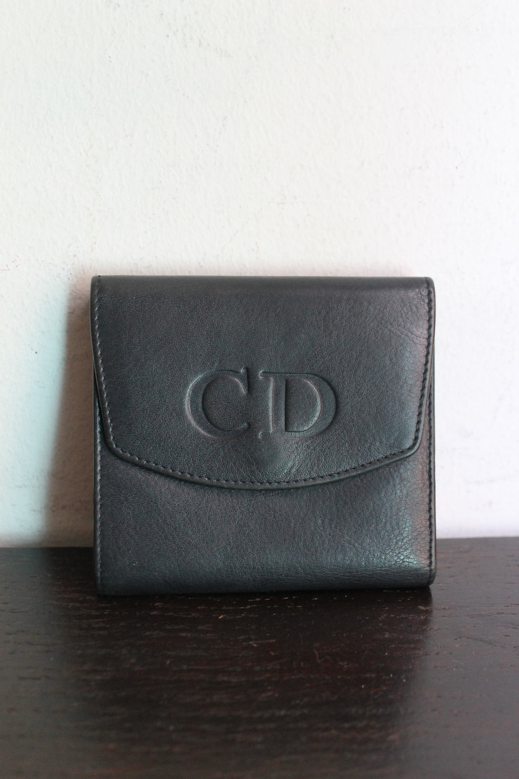 Dior portefeuille modèle 30 Montaigne en cuir bleu marine