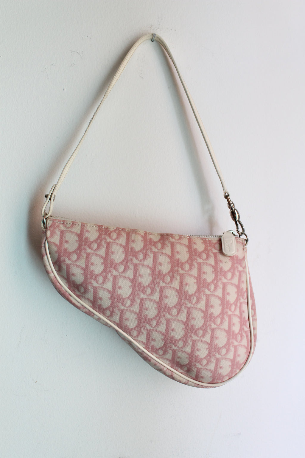 Dior sac à main modèle saddle rose en toile et cuir