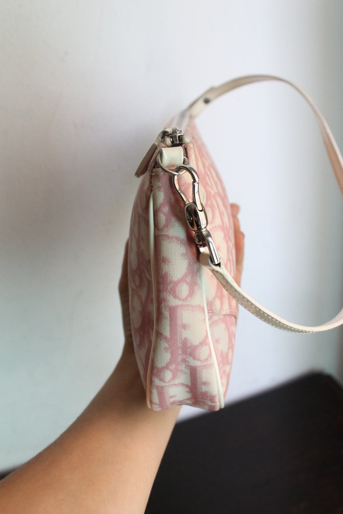 Dior sac à main modèle saddle rose en toile et cuir