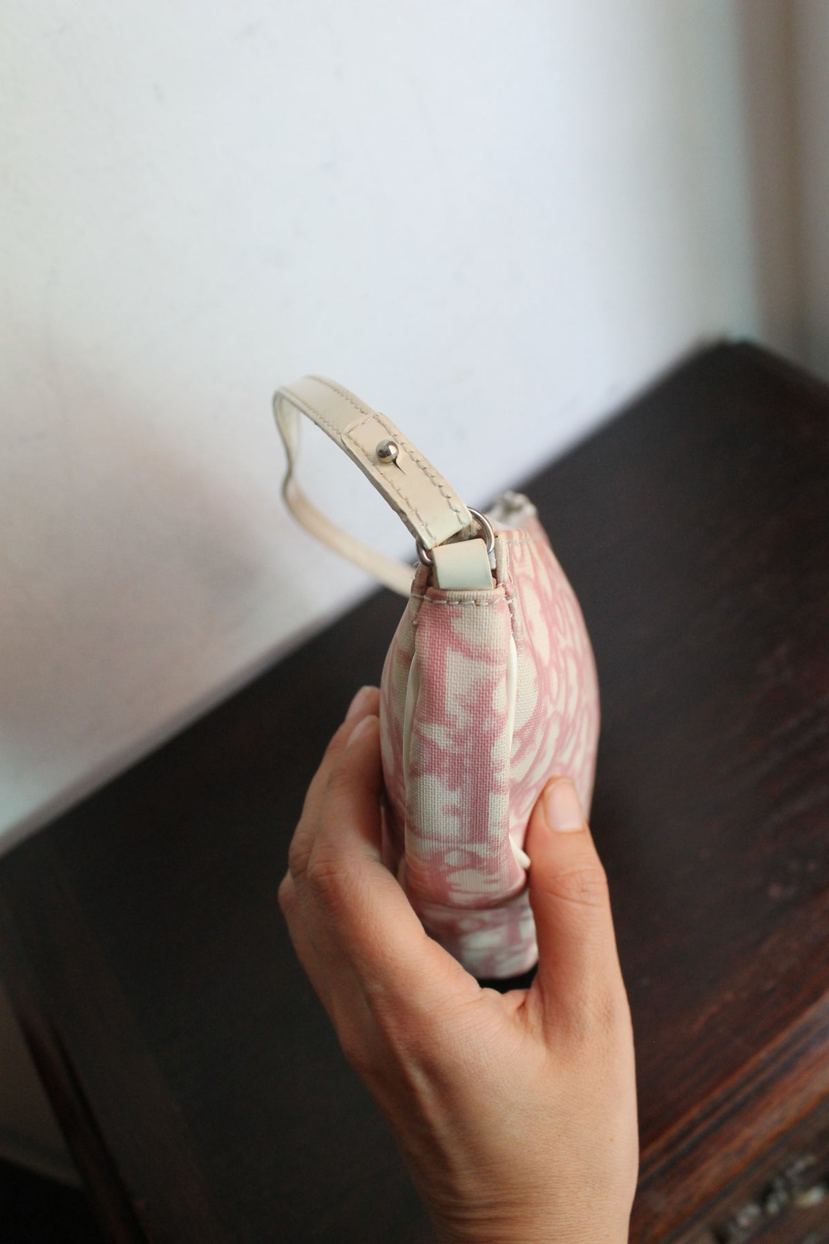 Dior sac à main modèle saddle rose en toile et cuir