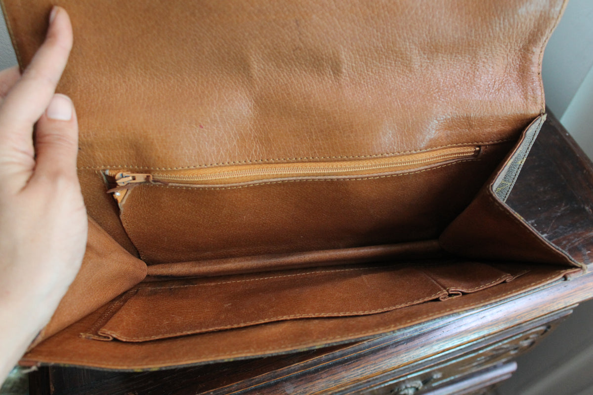 Louis Vuitton pochette modèle Florentine vintage