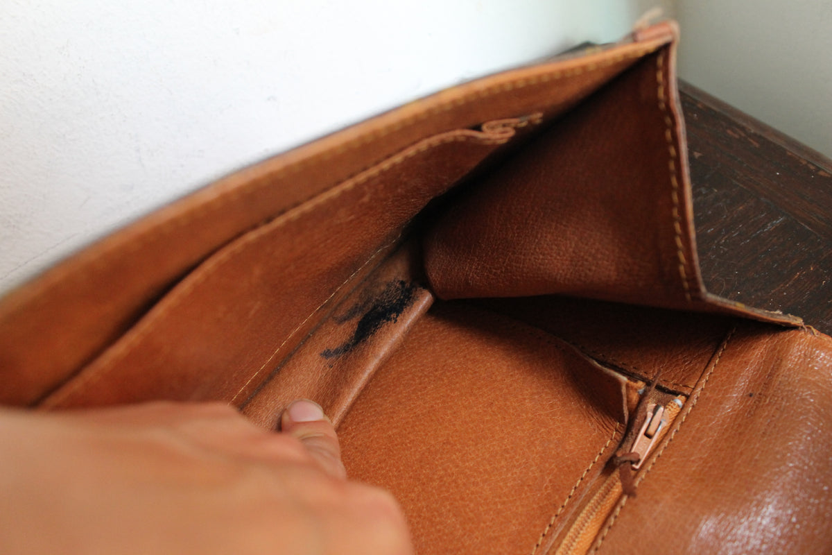Louis Vuitton pochette modèle Florentine vintage