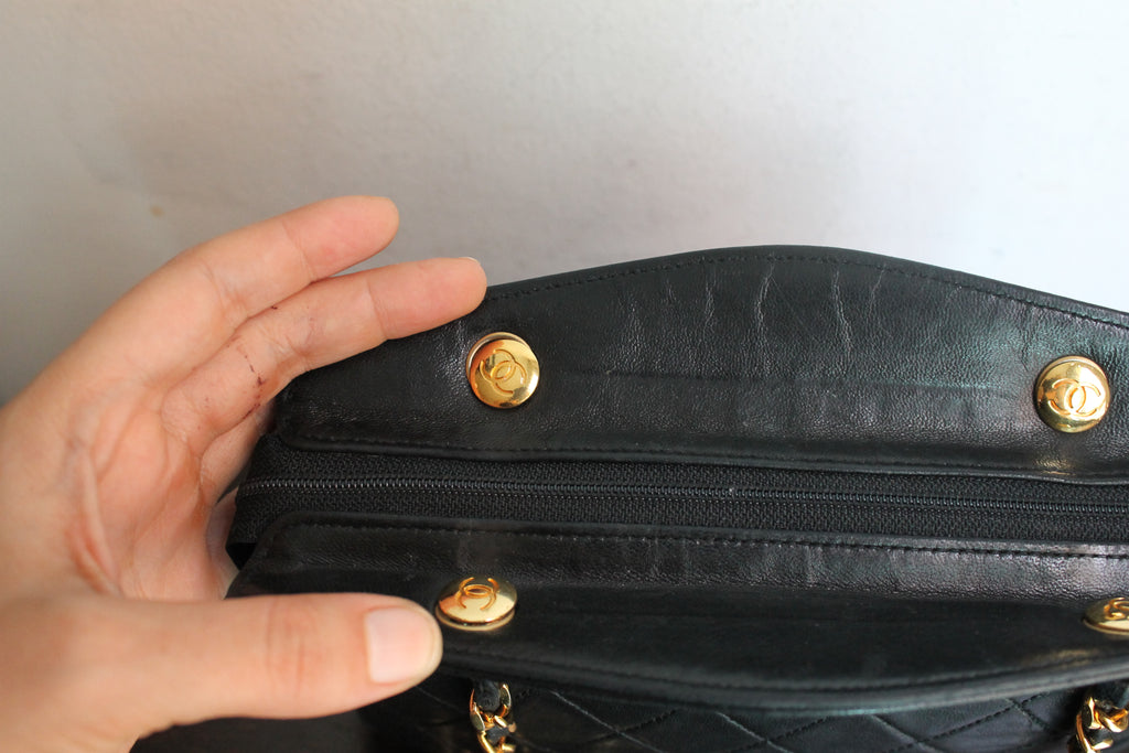 Chanel sac à main en cuir noir matelassé
