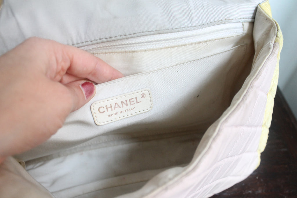 Chanel sac à main modèle 2.55 en tissu tricolore gris rose et jaune