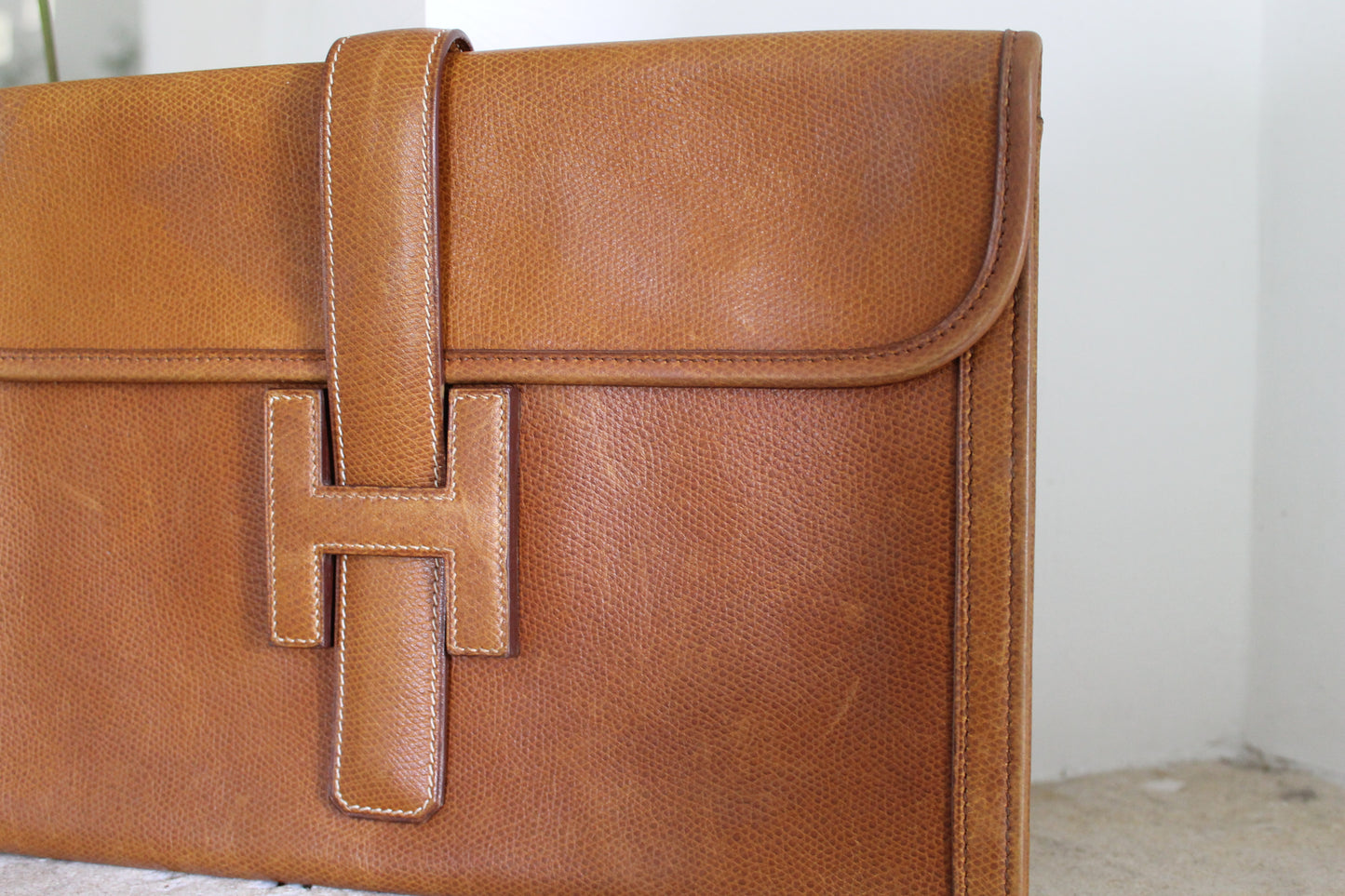 Hermès pochette modèle Jige en cuir gold grainé