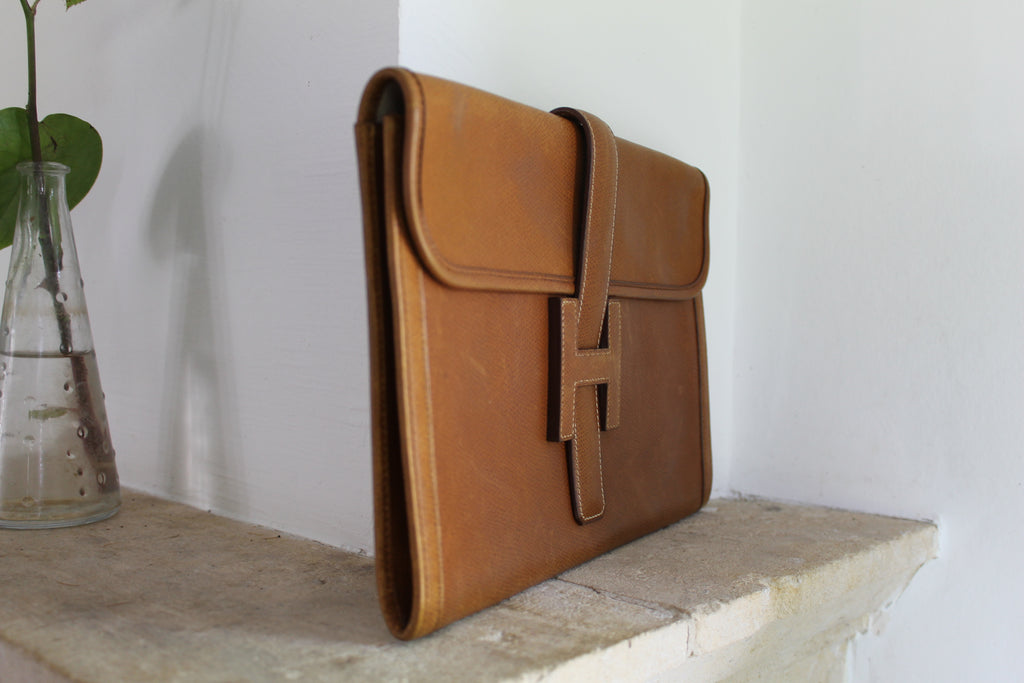 Hermès pochette modèle Jige en cuir gold grainé