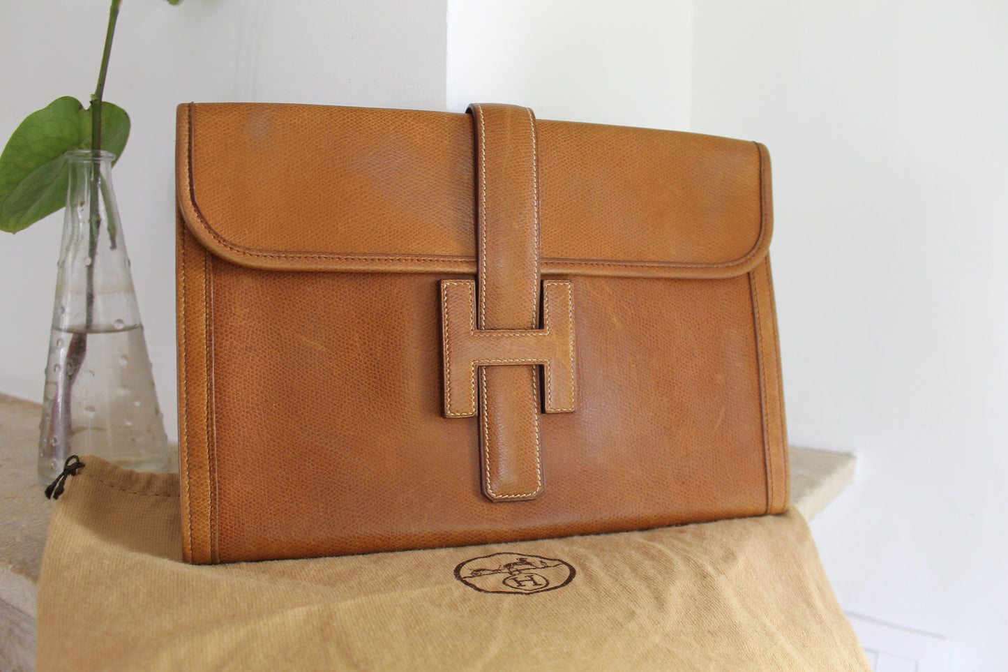 Hermès pochette modèle Jige en cuir gold grainé