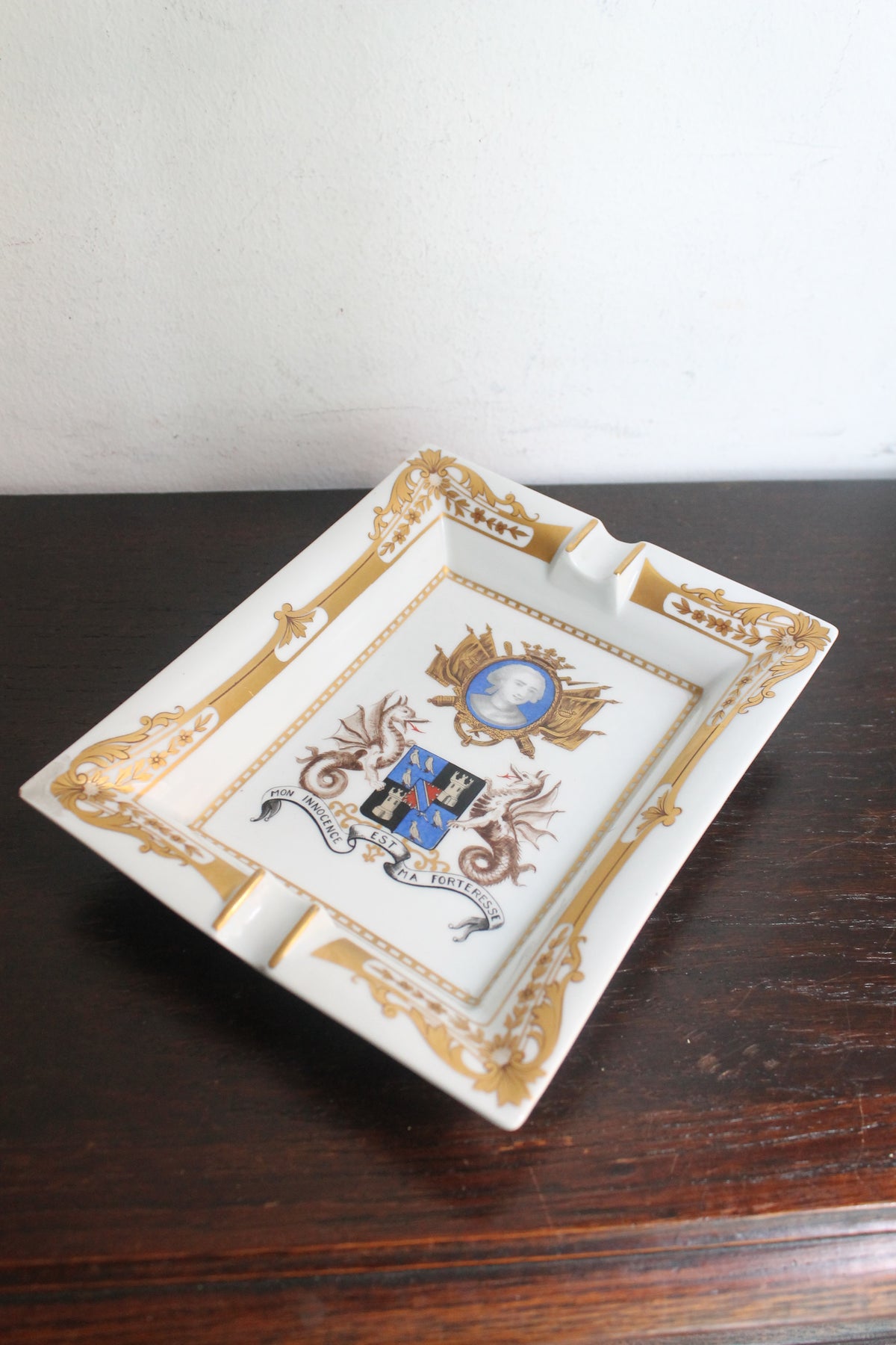 Hermès vide-poche en porcelaine de Limoges représentant le Marquis de Montcalm