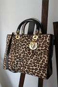 Dior sac à main Lady Dior en cuir verni et fausse fourrure léopard
