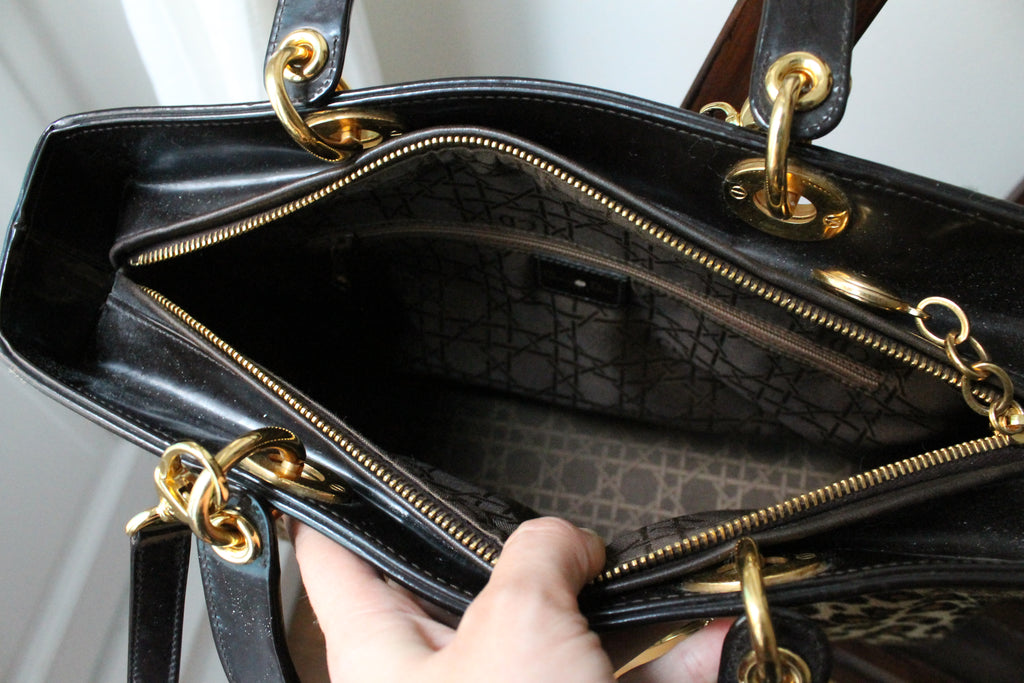 Dior sac à main Lady Dior en cuir verni et fausse fourrure léopard